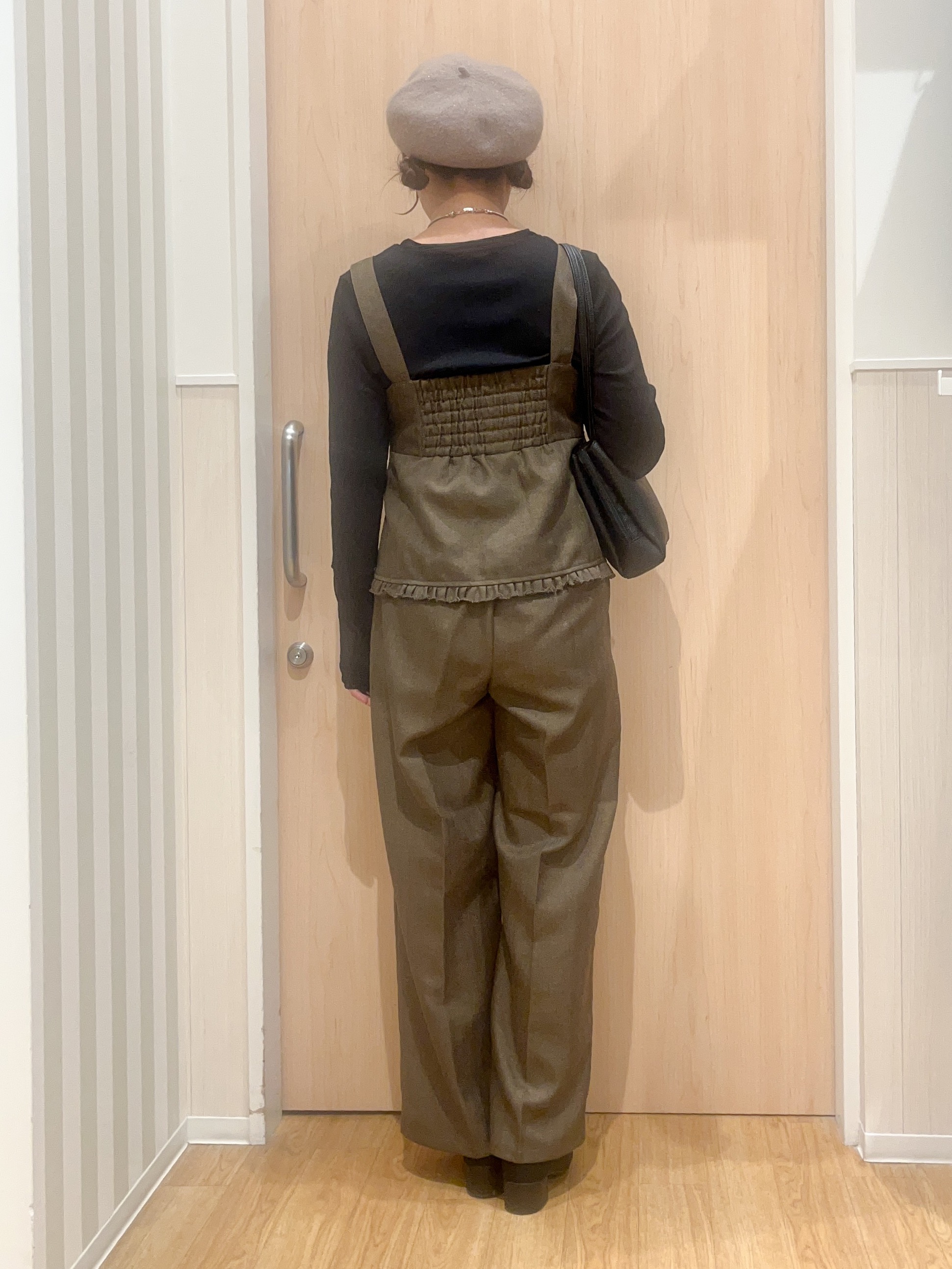 natsumiさんの「SHOO･LA･RUE｜【2点セット／着方いろいろ】ビスチェ&times;センタープレスパンツ セットアップ」を使ったコーディネート