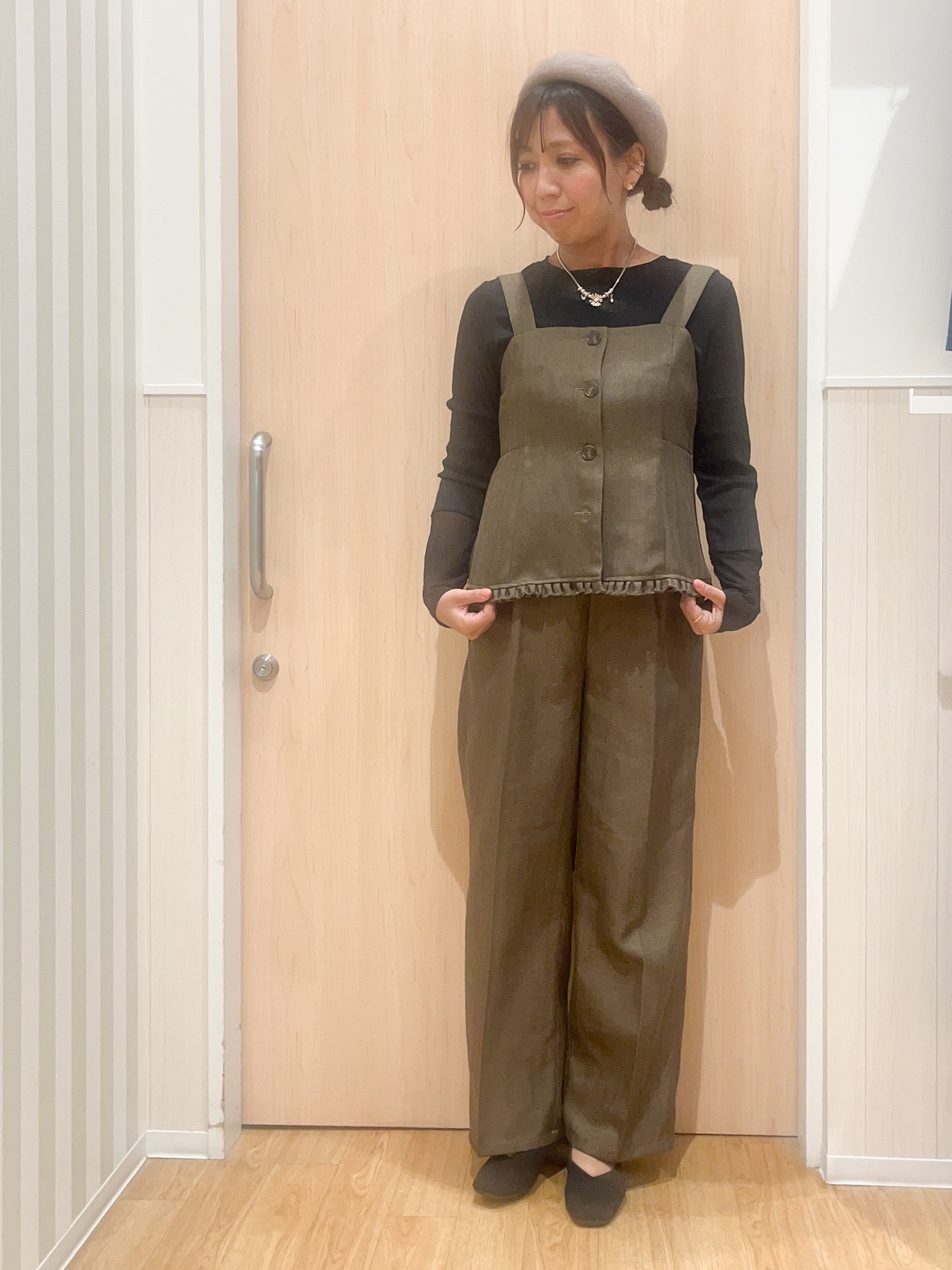 natsumiさんの「SHOO･LA･RUE｜【2点セット／着方いろいろ】ビスチェ&times;センタープレスパンツ セットアップ」を使ったコーディネート