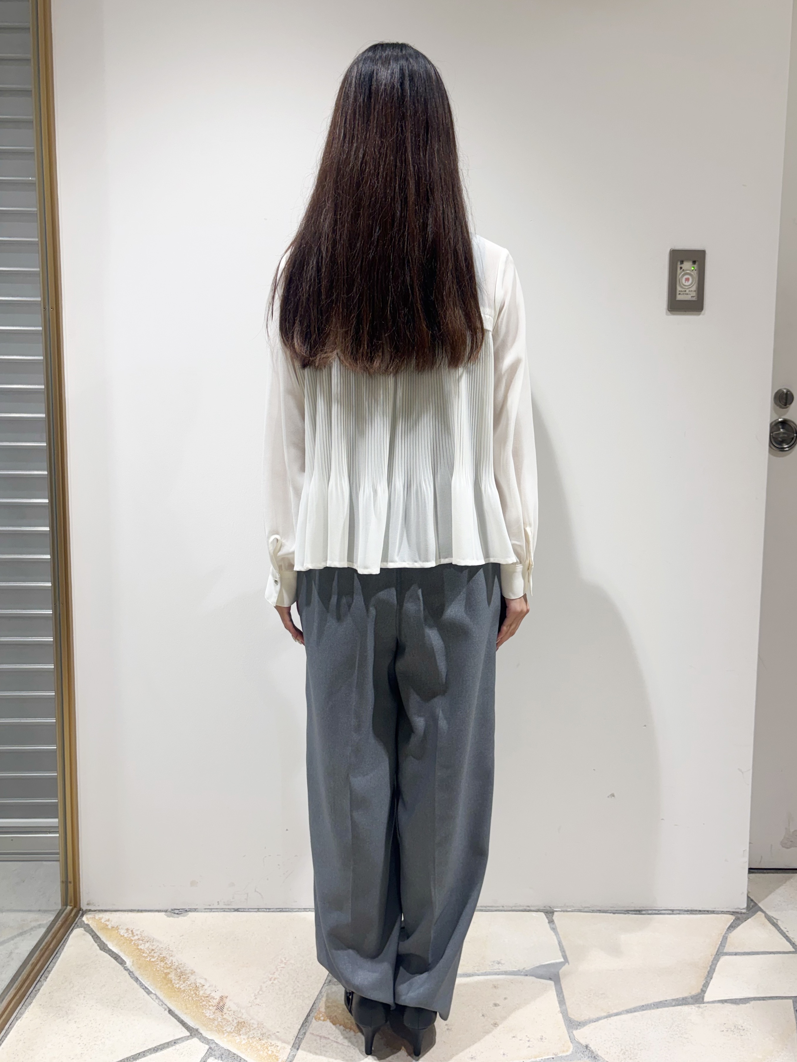みあたんさんの「index｜プリーツレイヤードバンドカラーブラウス【洗濯機OK／イージーアイロン／防シワ】」を使ったコーディネート