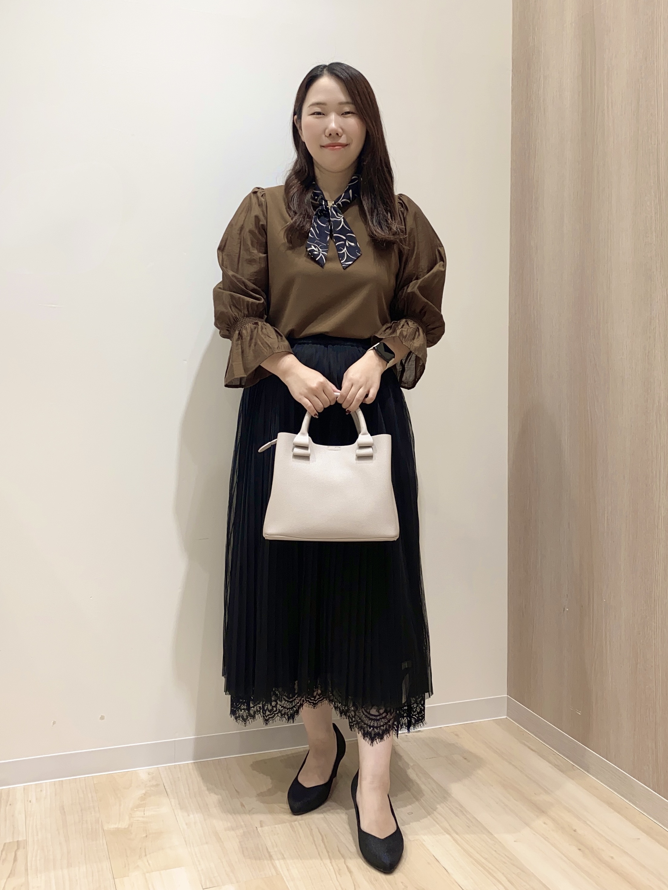 HANAさんの「grove｜異素材のふんわり袖で着映える キャンディースリーブトップス」を使ったコーディネート