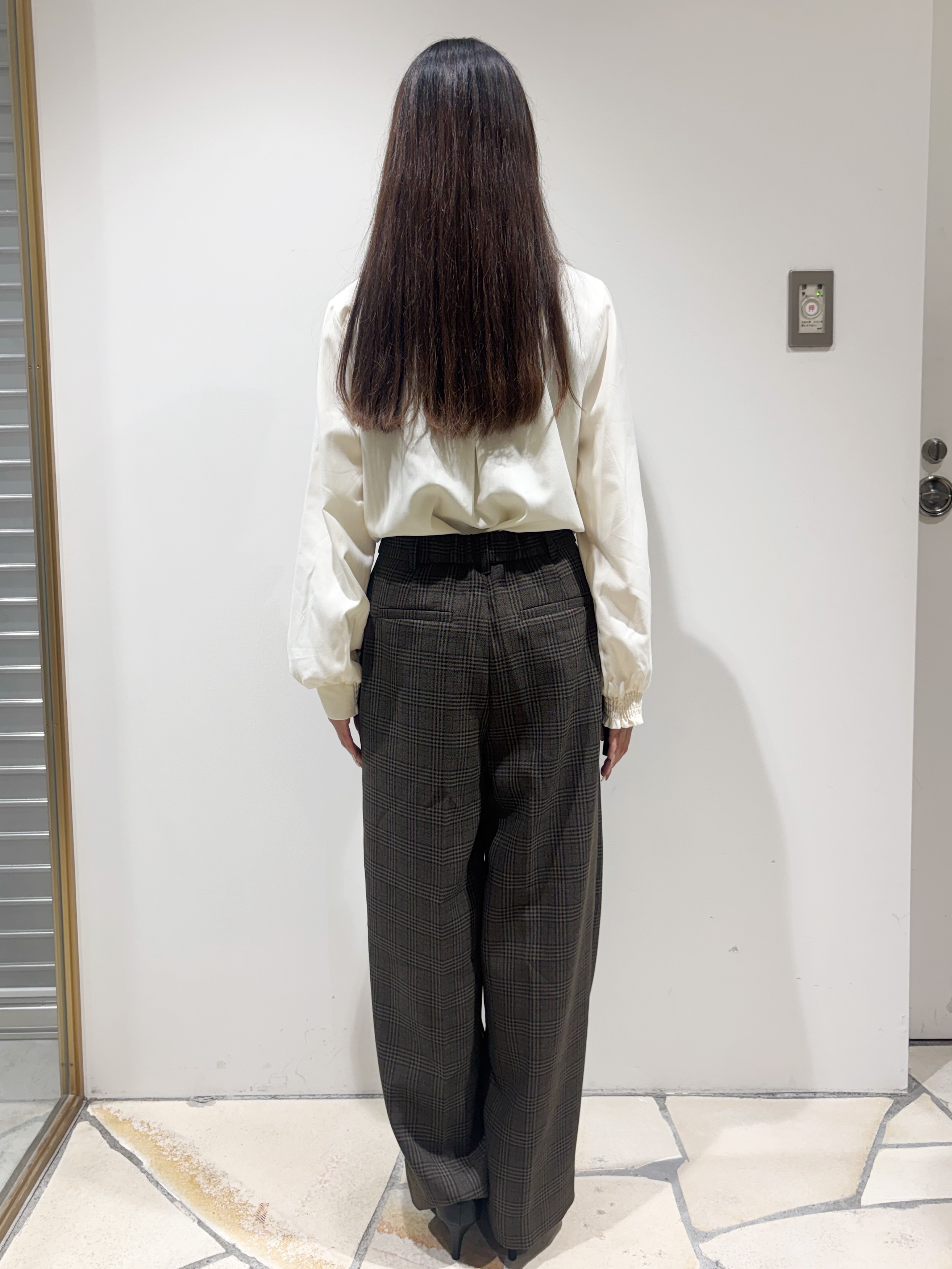 みあたんさんの「index｜【チェック／無地】ボウタイブラウス《洗濯機OK／イージーアイロン》」を使ったコーディネート