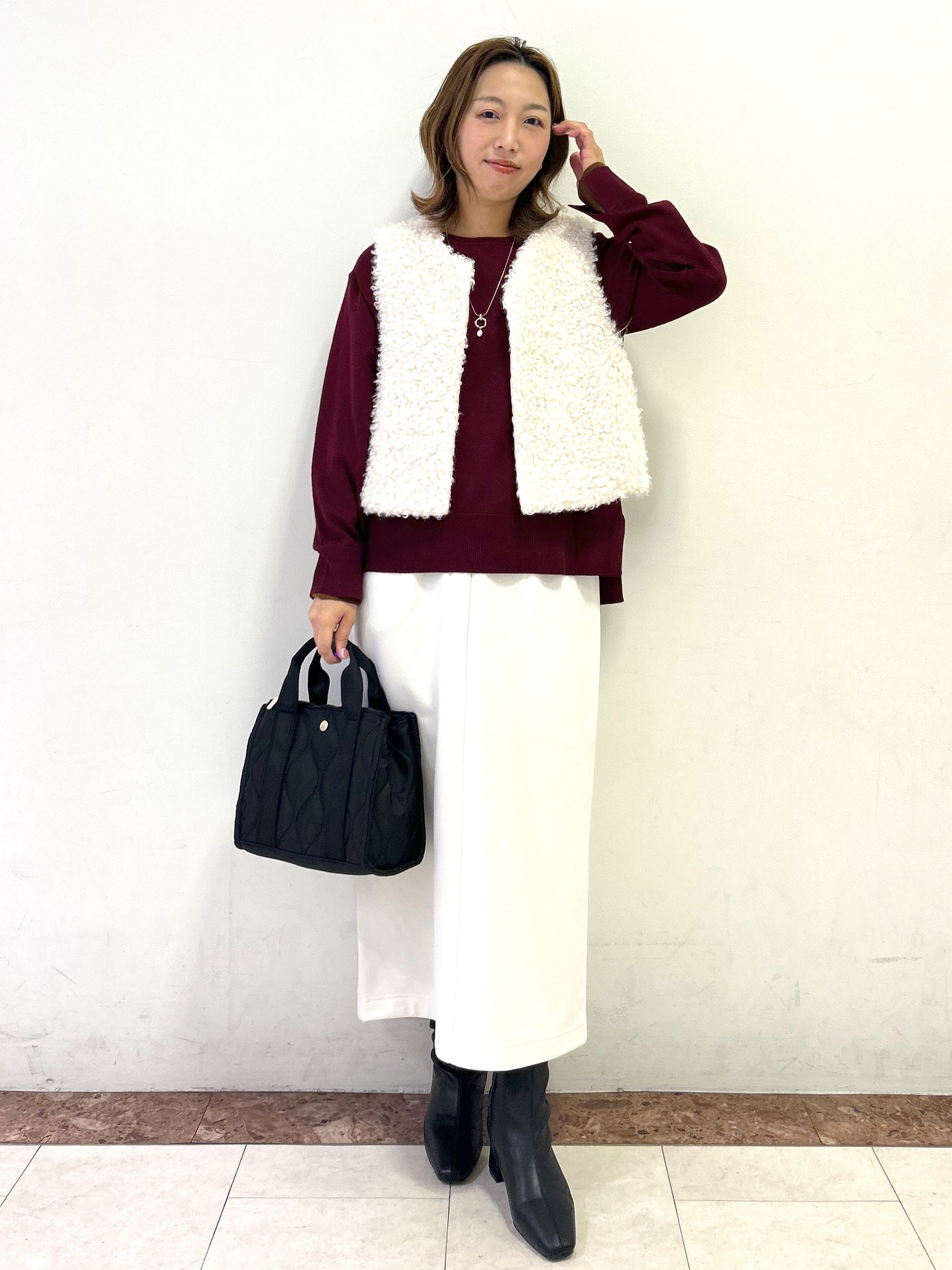 madokaさんの「OPAQUE.CLIP｜カーリーフェイクファーベスト【洗濯機OK】」を使ったコーディネート