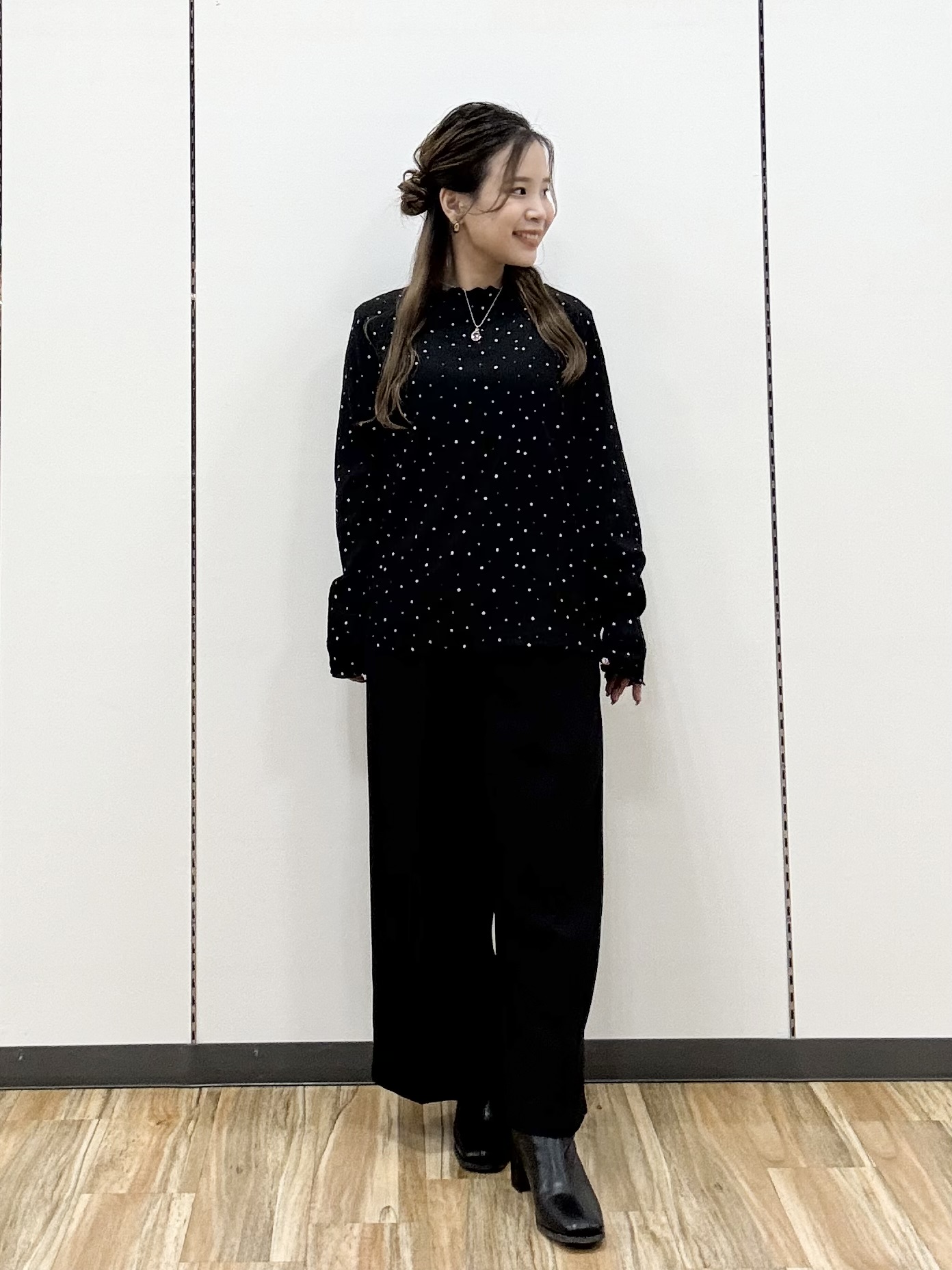 shioさんの「SHOO･LA･RUE｜【S-LL/洗濯機可】デニム／チェック切替でこなれ見え 金ボタンニットカーディガン」を使ったコーディネート
