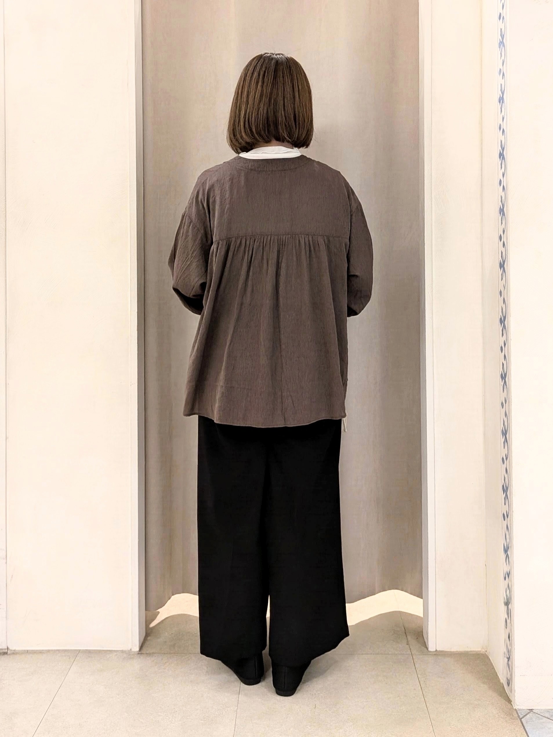 junさんの「SHOO･LA･RUE｜【S-LL/洗濯機可】着痩せシルエット シャーリングシャツカーディガン」を使ったコーディネート