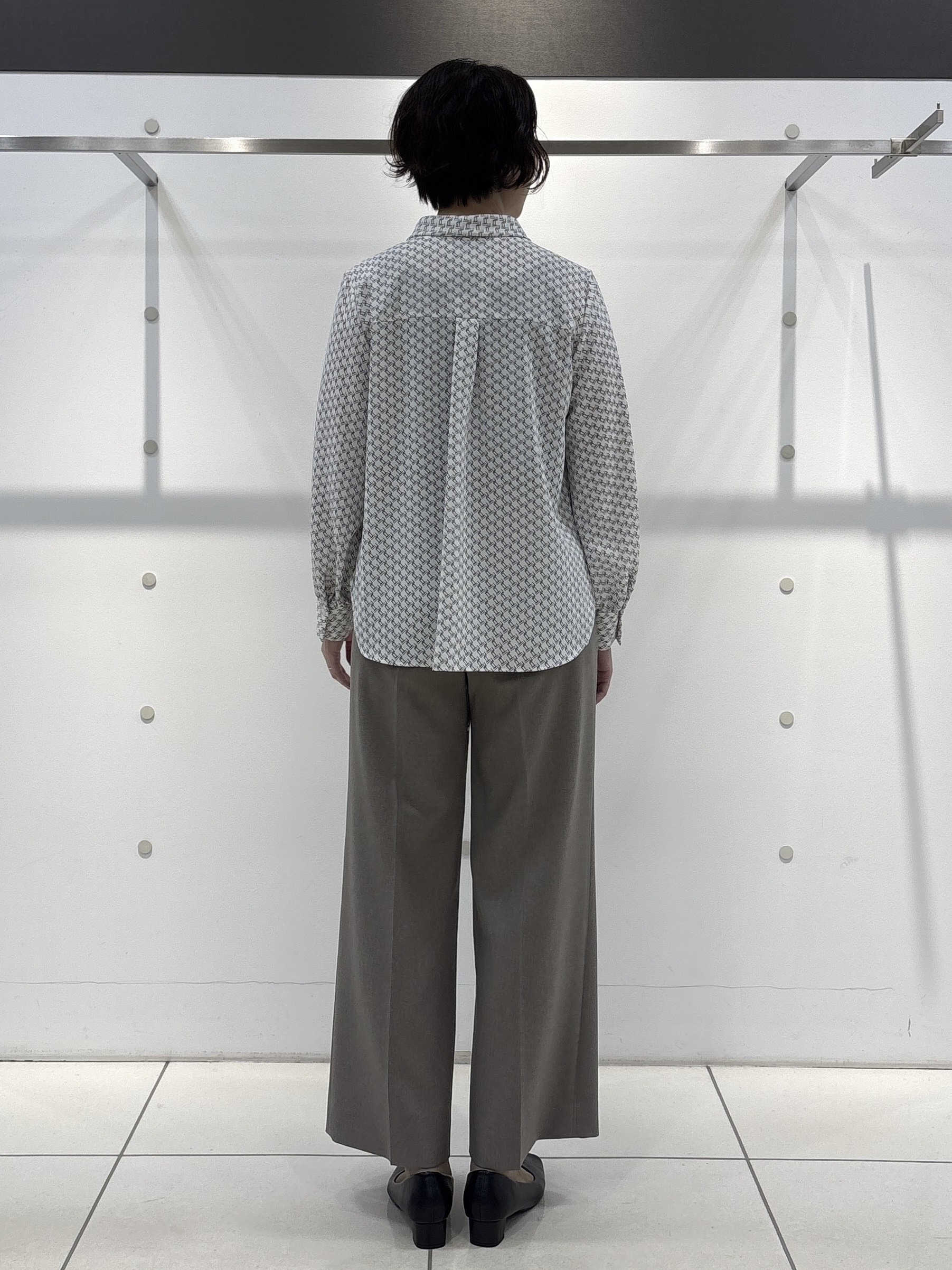 yuriさんの「INDIVI｜【洗える／通勤／スーツ】メランジストレッチ テーラードカラージャケット」を使ったコーディネート