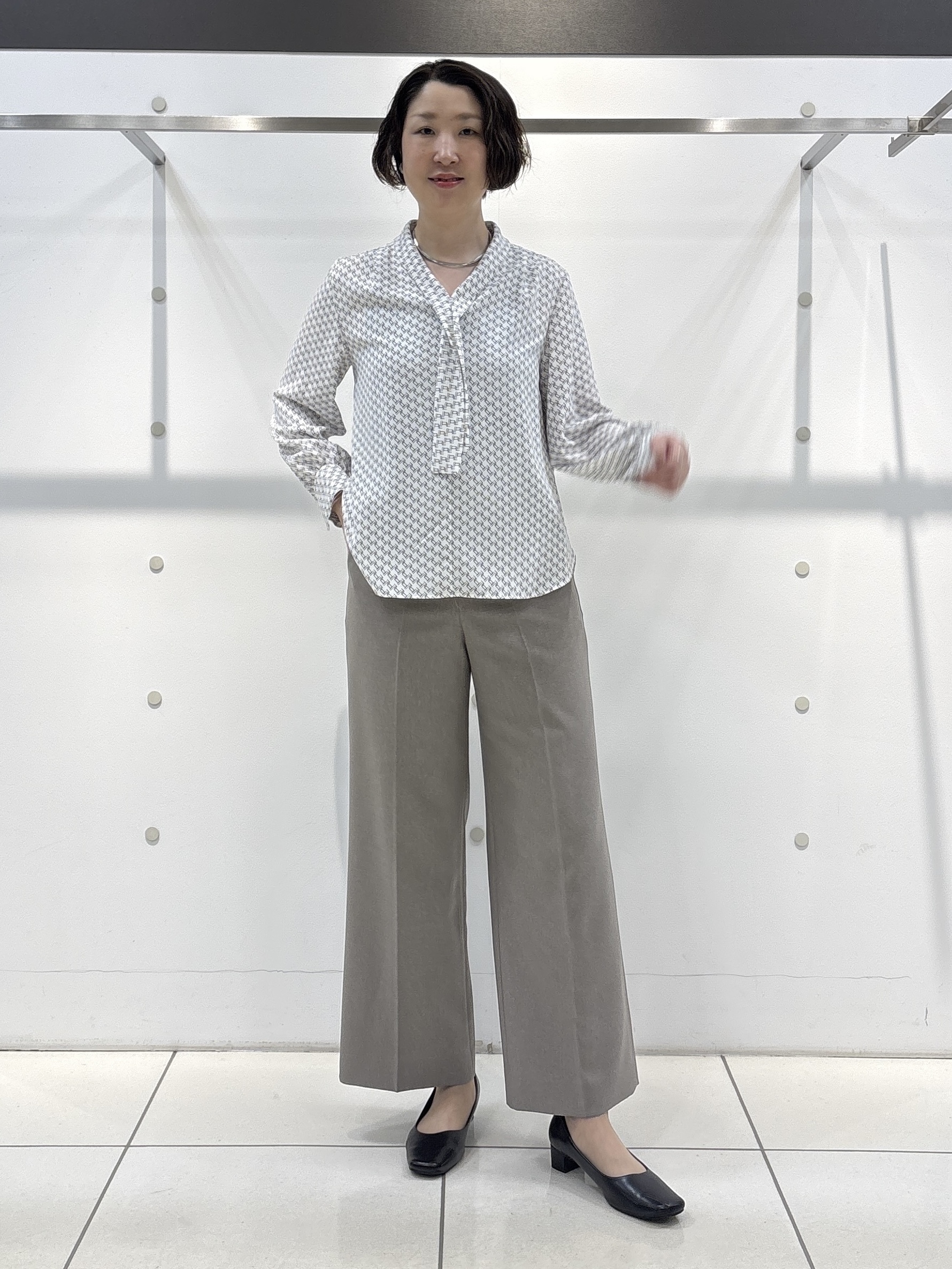 yuriさんの「INDIVI｜【洗える／通勤／スーツ】メランジストレッチ テーラードカラージャケット」を使ったコーディネート