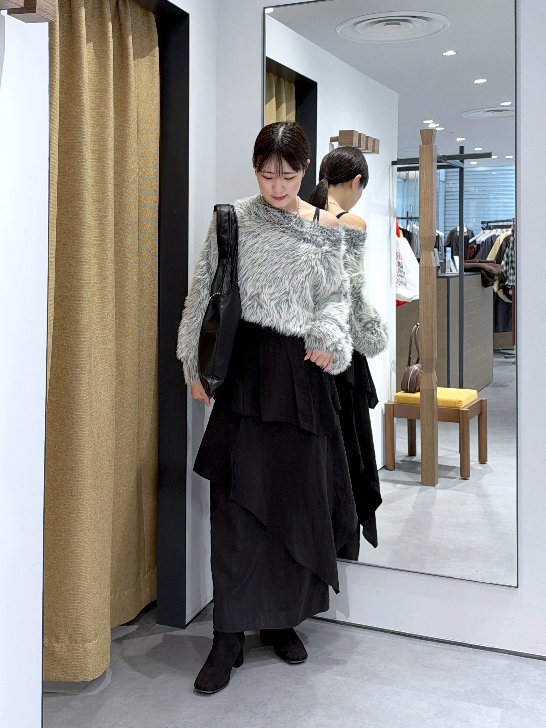 Renoさんの「INDIVI｜フェザーニットオフショルプルオーバー」を使ったコーディネート