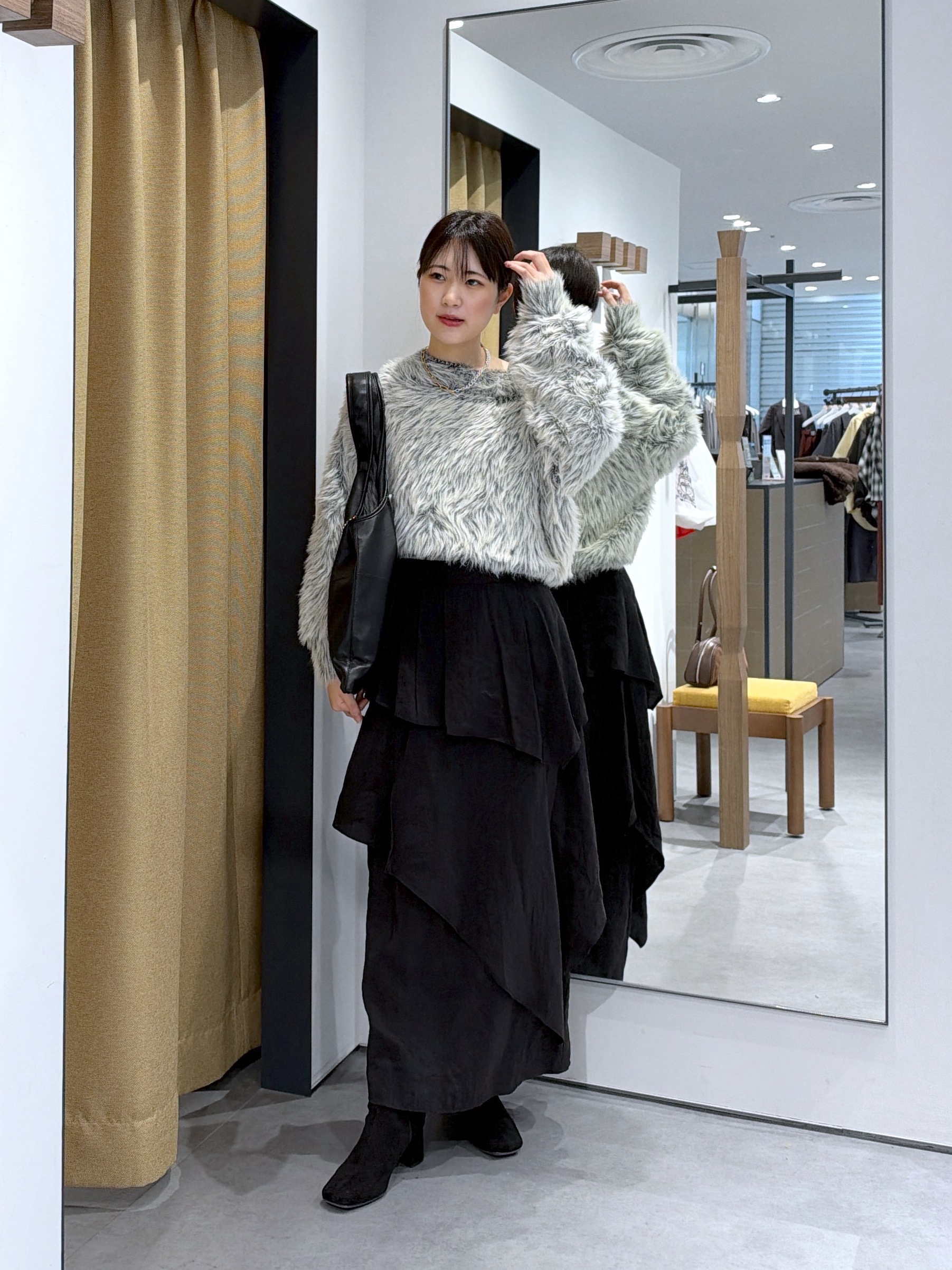 Renoさんの「INDIVI｜フェザーニットオフショルプルオーバー」を使ったコーディネート