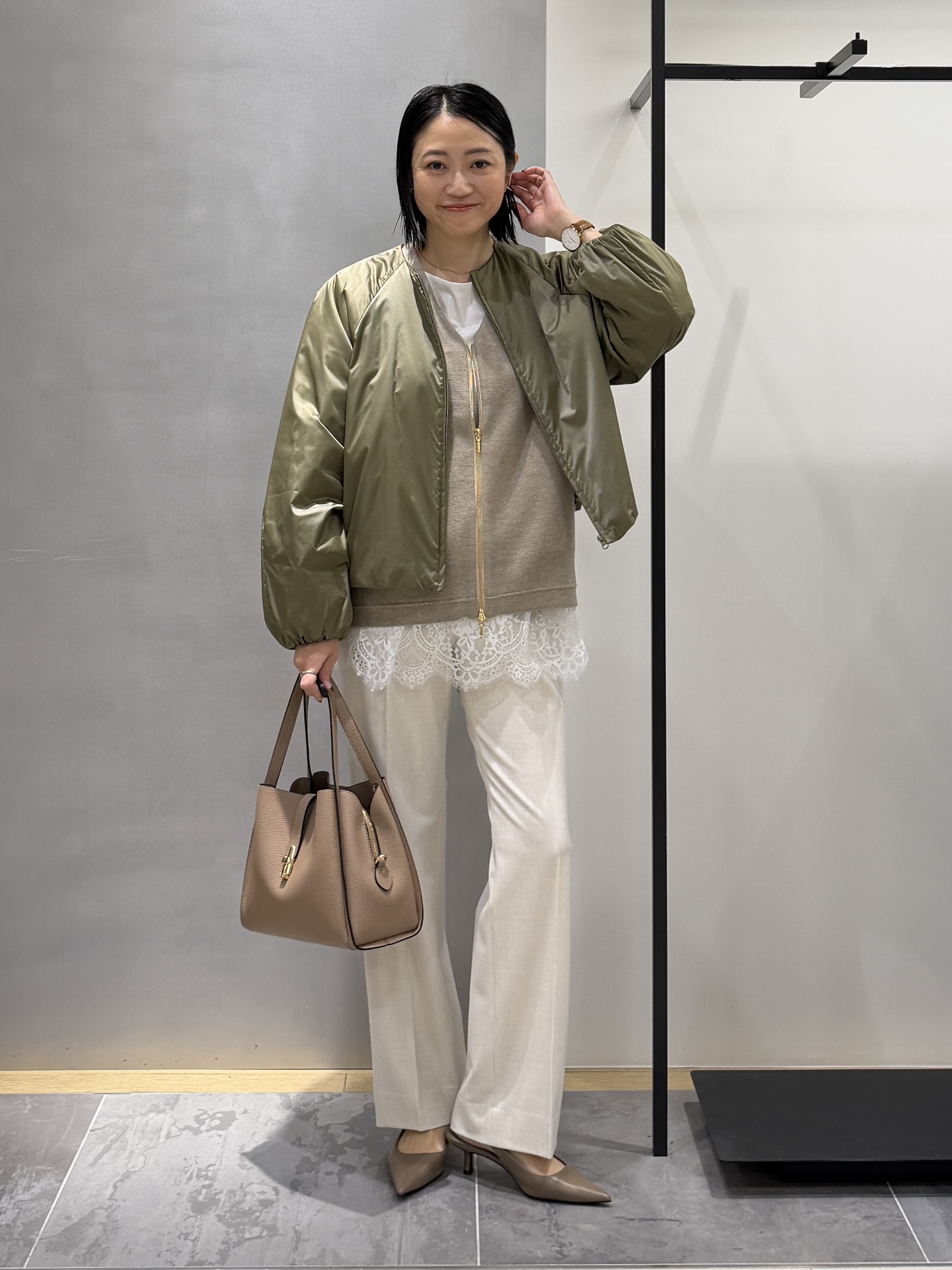 shihoさんの「INDIVI｜【軽アウター/中綿/秋冬コート】ショートブルゾン」を使ったコーディネート