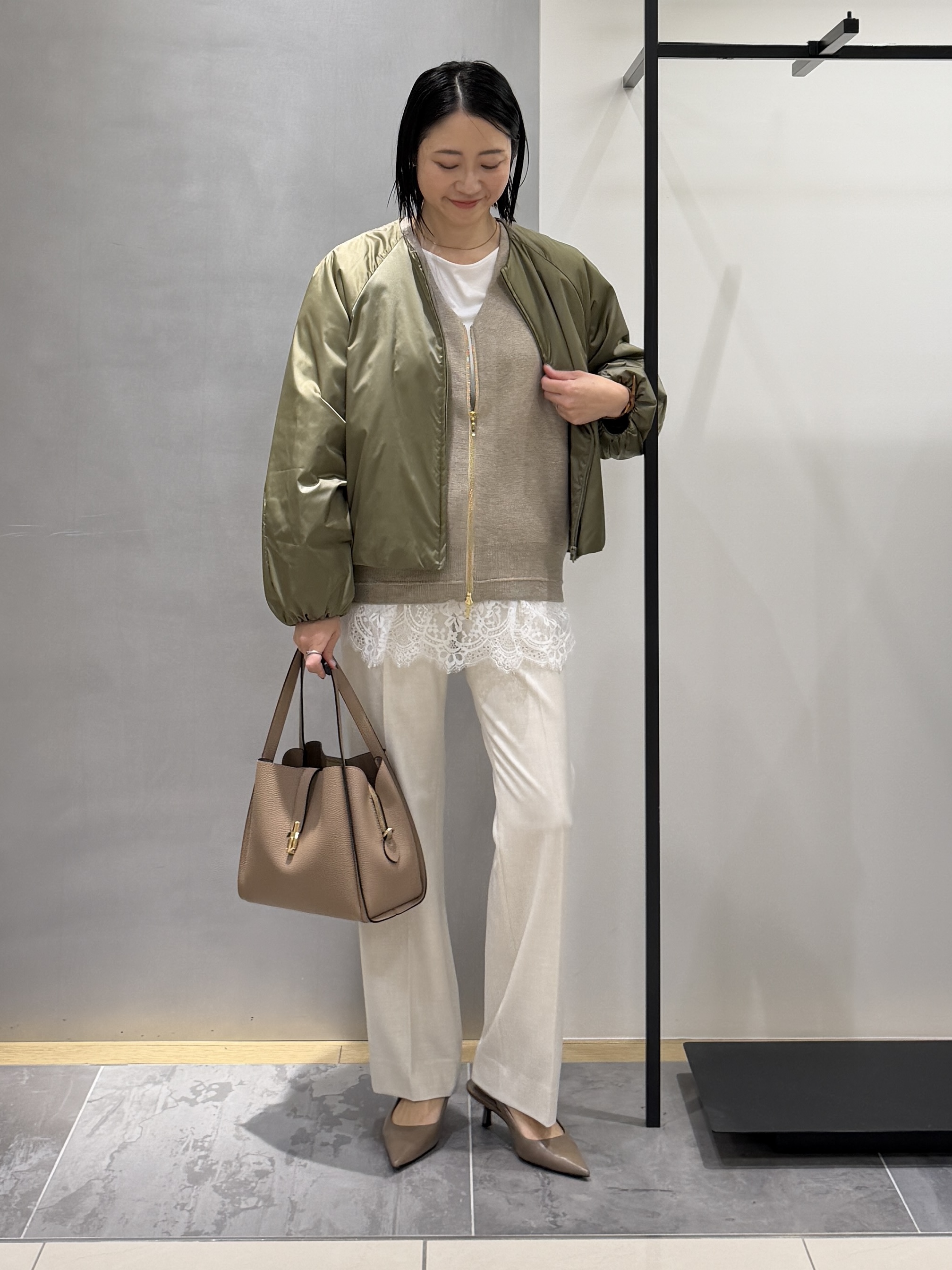 shihoさんの「INDIVI｜【軽アウター/中綿/秋冬コート】ショートブルゾン」を使ったコーディネート