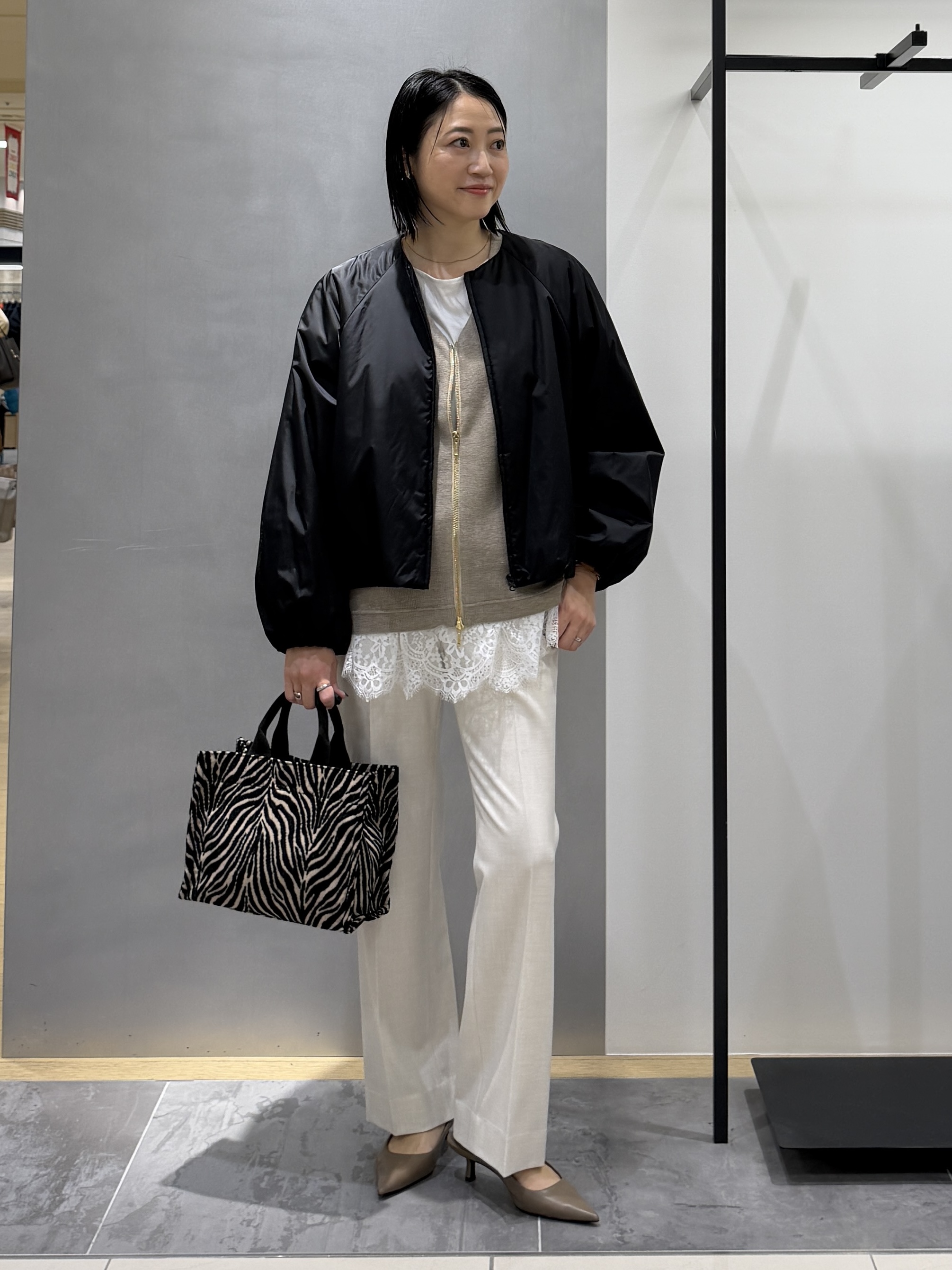 shihoさんの「INDIVI｜【軽アウター/中綿/秋冬コート】ショートブルゾン」を使ったコーディネート