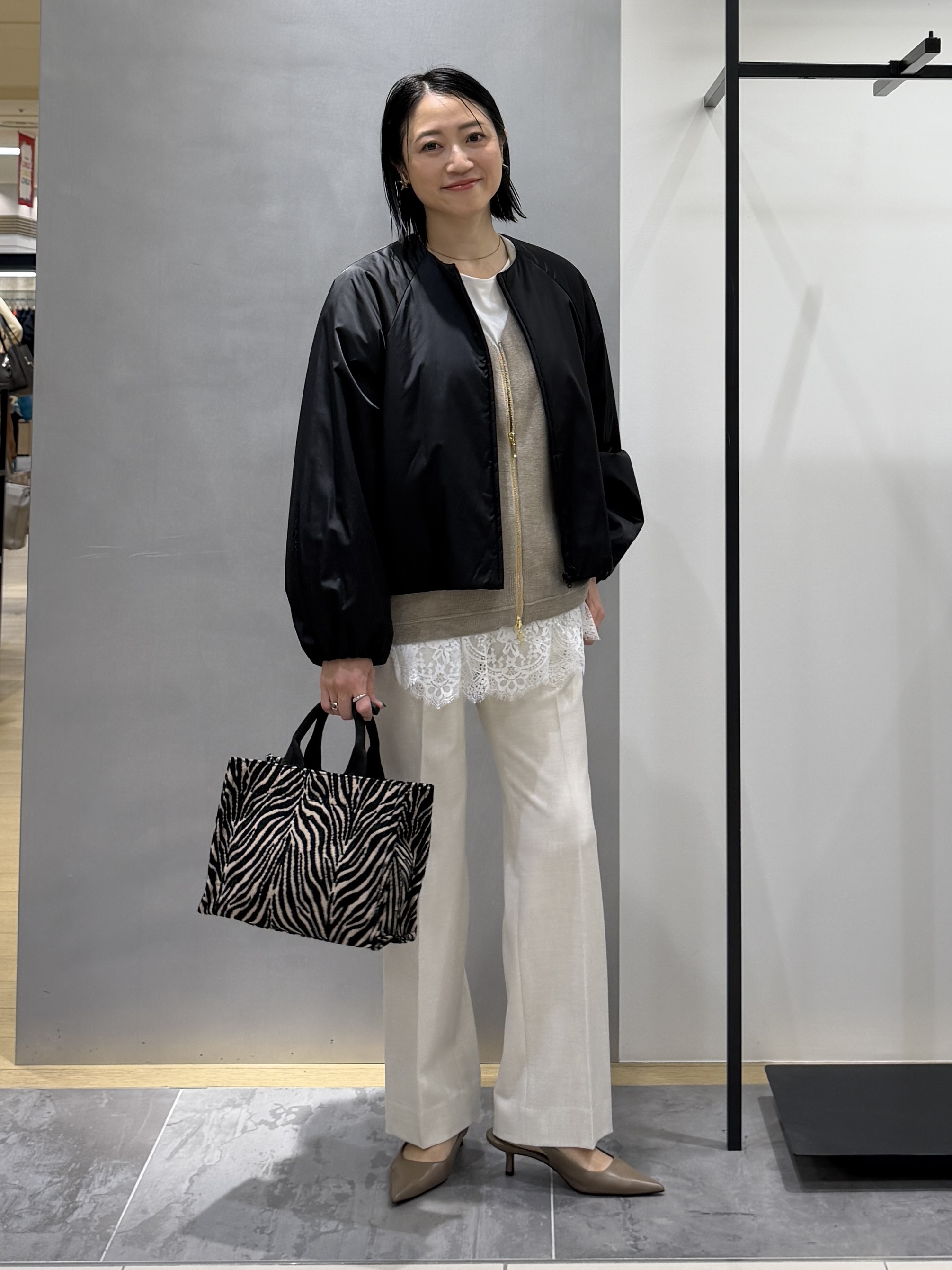 shihoさんの「INDIVI｜【軽アウター/中綿/秋冬コート】ショートブルゾン」を使ったコーディネート