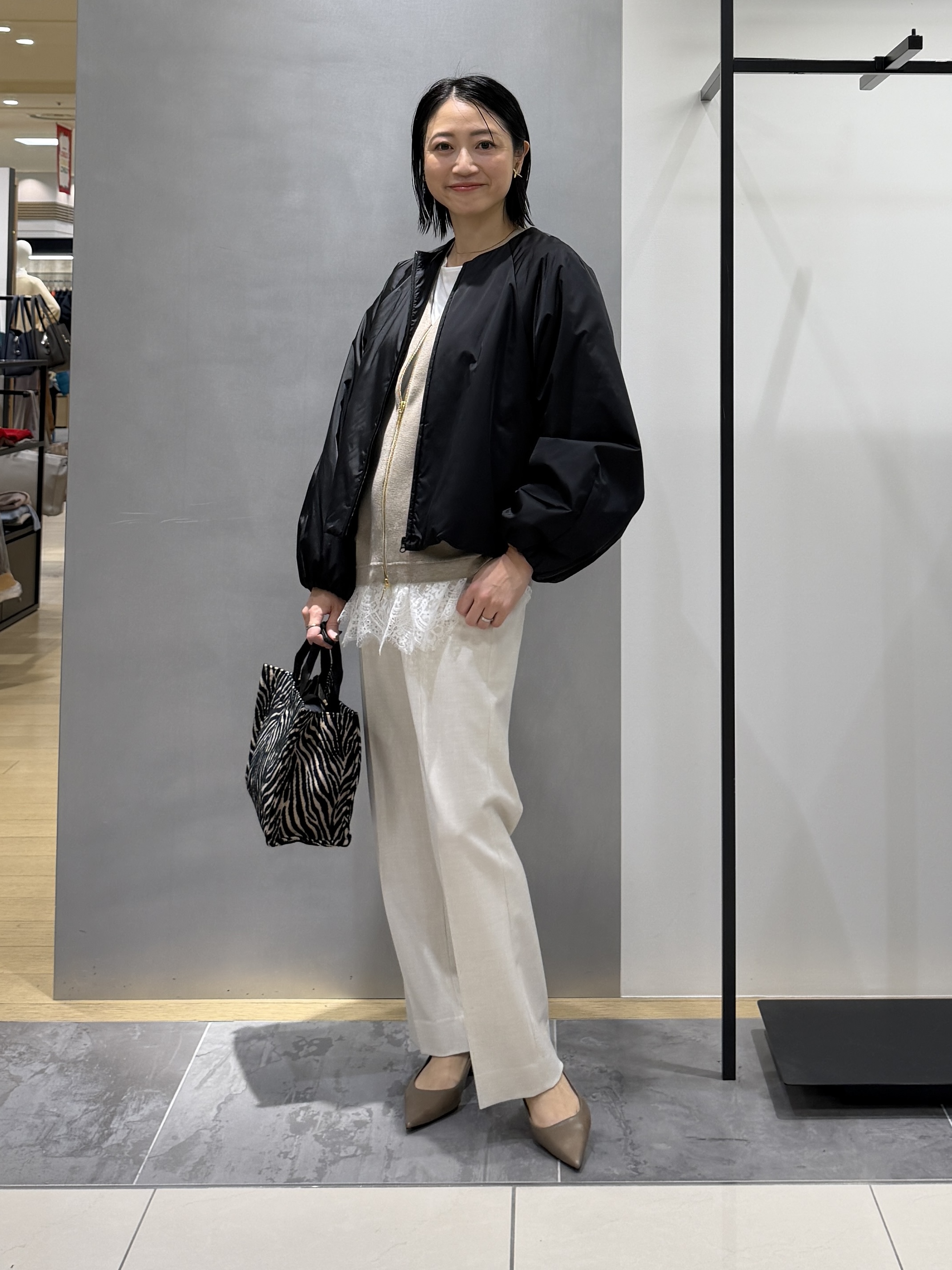 shihoさんの「INDIVI｜【軽アウター/中綿/秋冬コート】ショートブルゾン」を使ったコーディネート