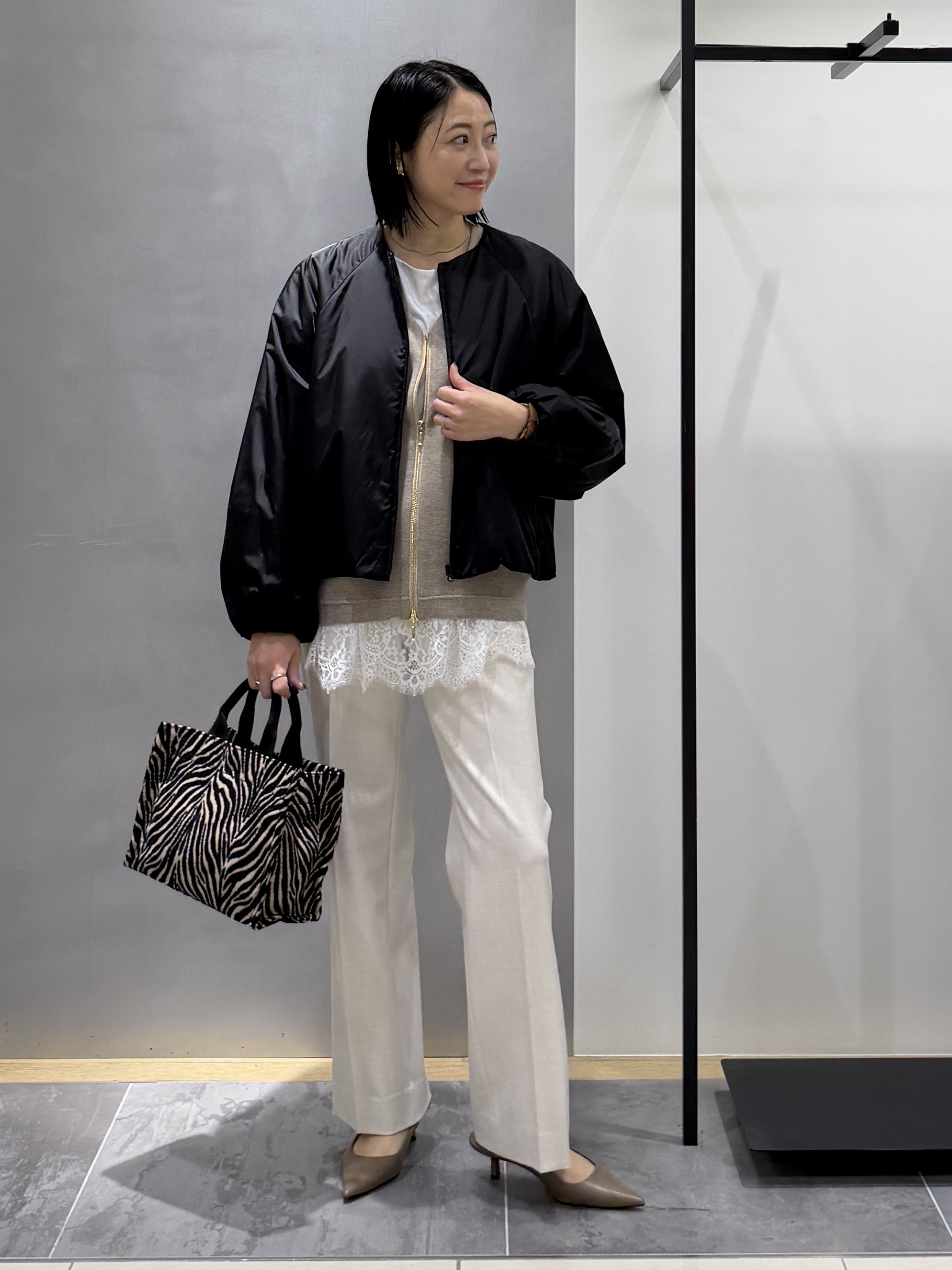 shihoさんの「INDIVI｜【軽アウター/中綿/秋冬コート】ショートブルゾン」を使ったコーディネート