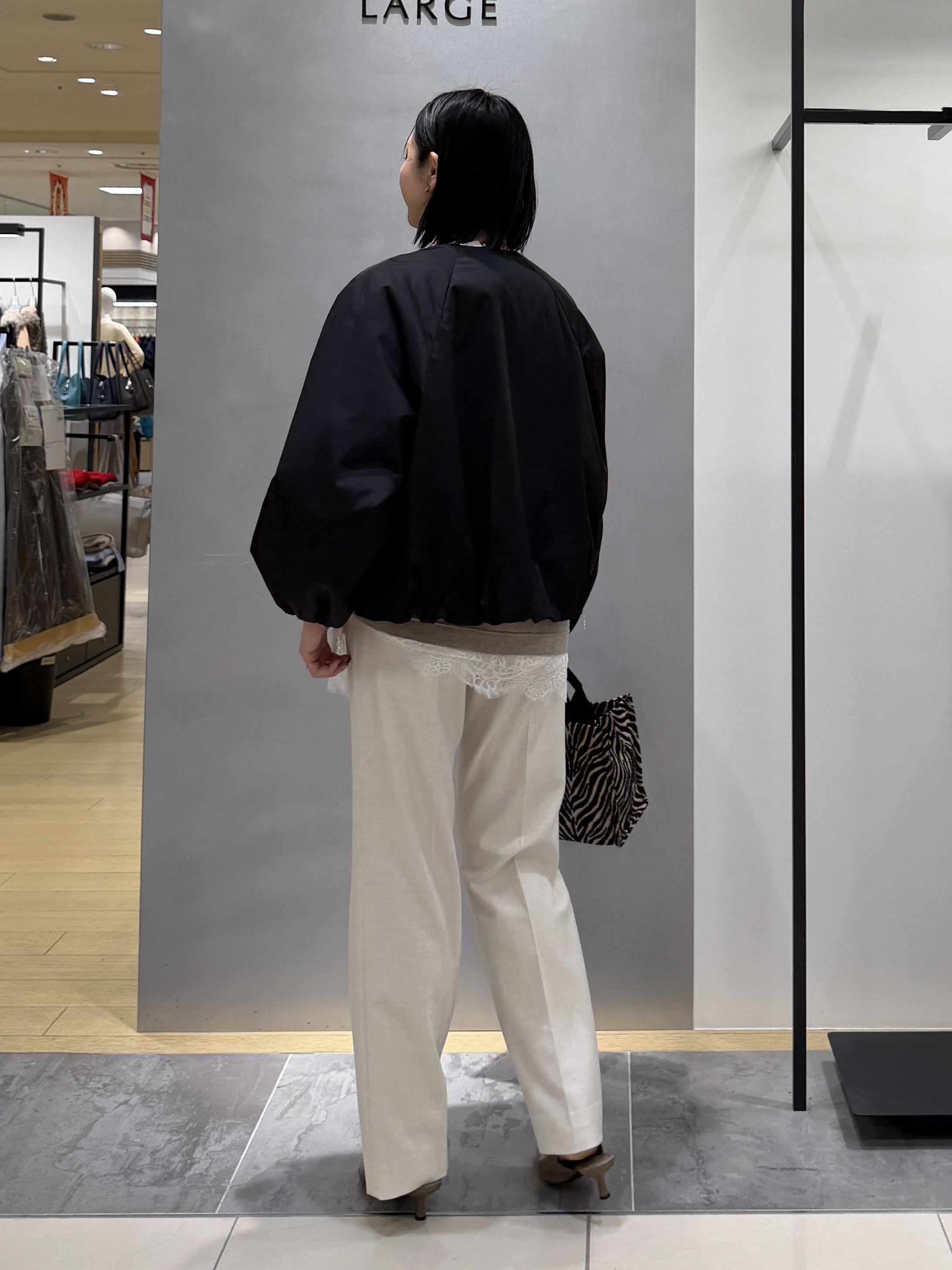 shihoさんの「INDIVI｜【軽アウター/中綿/秋冬コート】ショートブルゾン」を使ったコーディネート