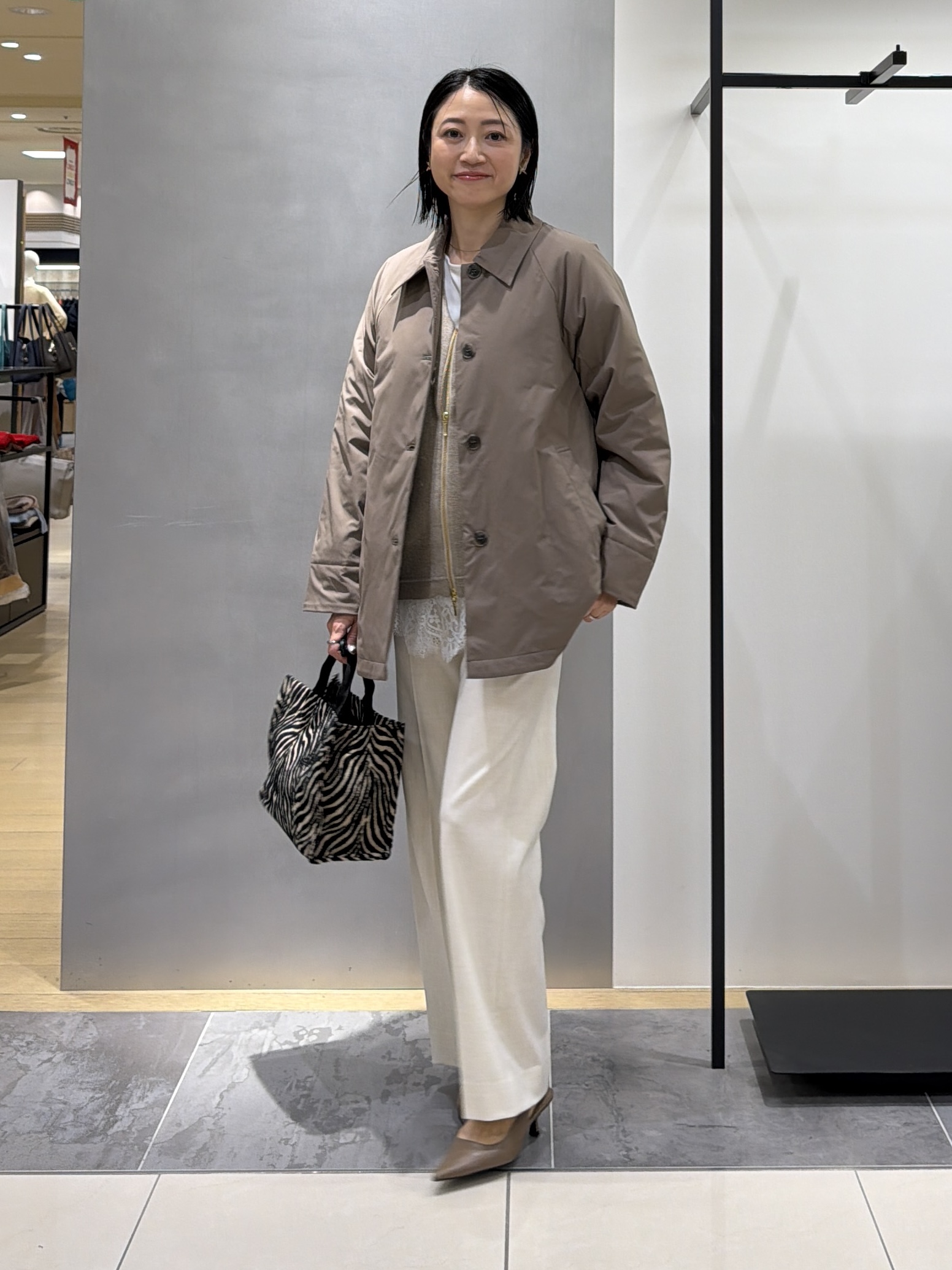 shihoさんの「INDIVI｜【超軽量／蓄熱／撥水】ステンカラー中綿ライトコート」を使ったコーディネート
