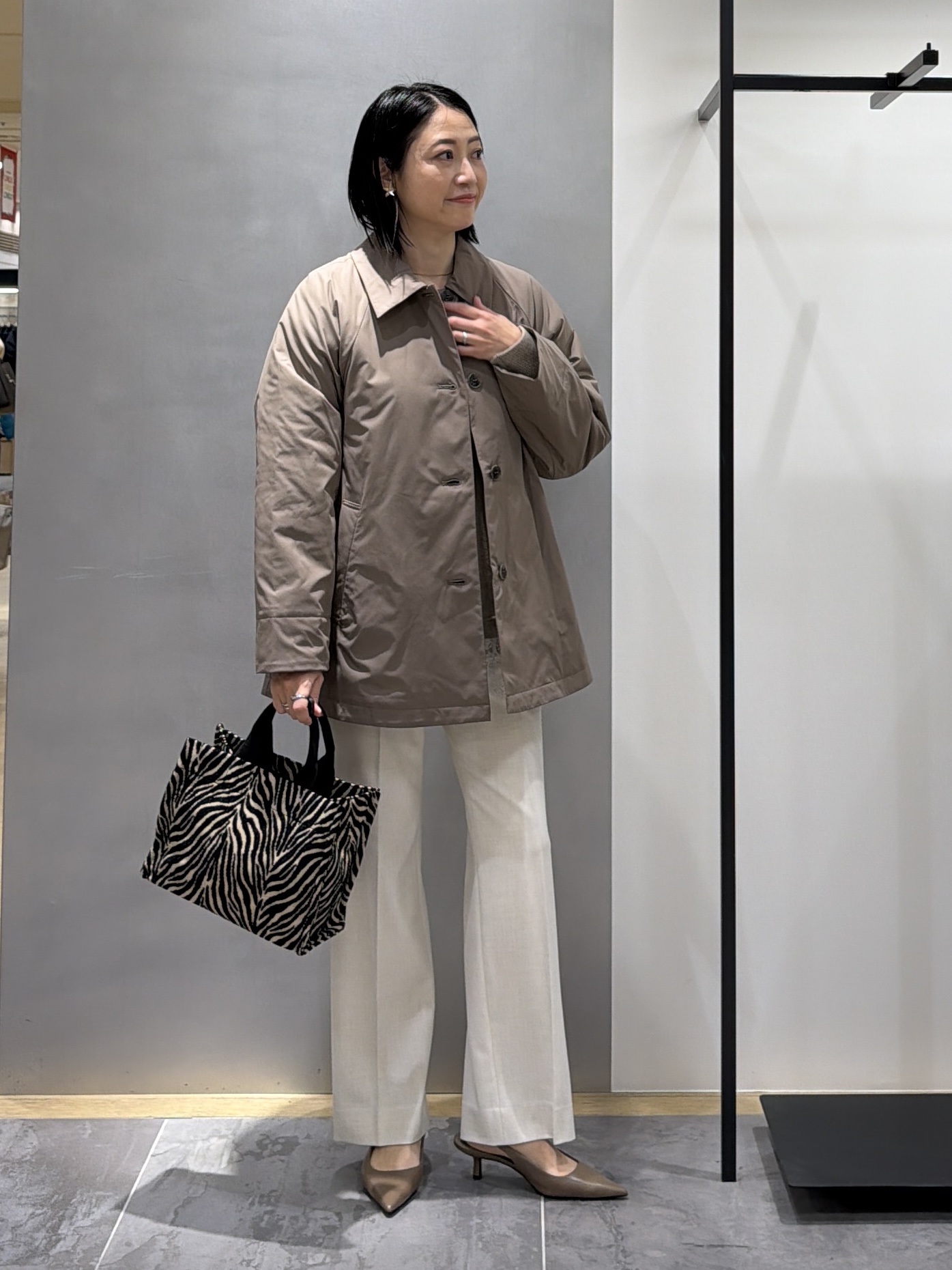 shihoさんの「INDIVI｜【超軽量／蓄熱／撥水】ステンカラー中綿ライトコート」を使ったコーディネート