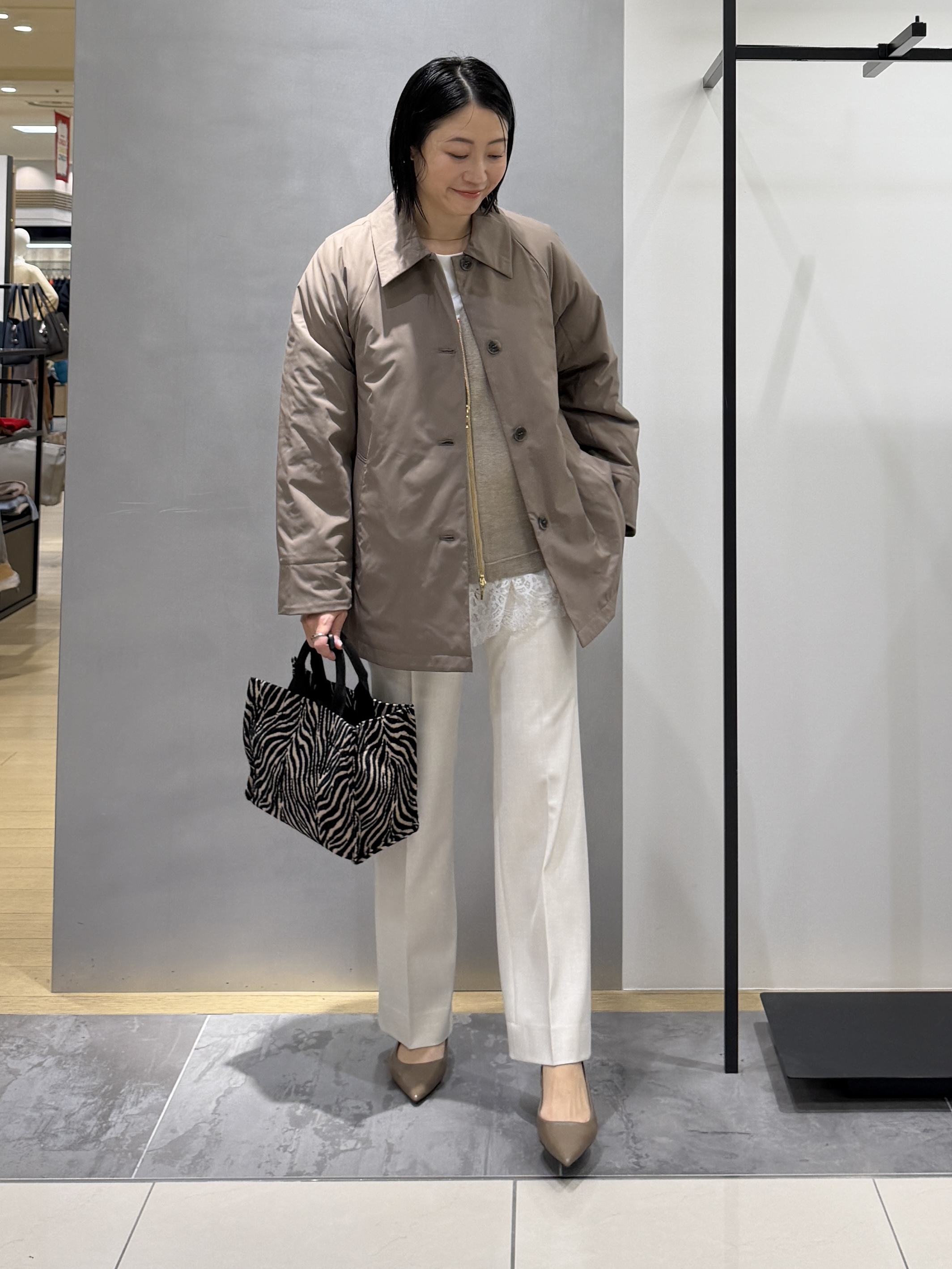 shihoさんの「INDIVI｜【超軽量／蓄熱／撥水】ステンカラー中綿ライトコート」を使ったコーディネート