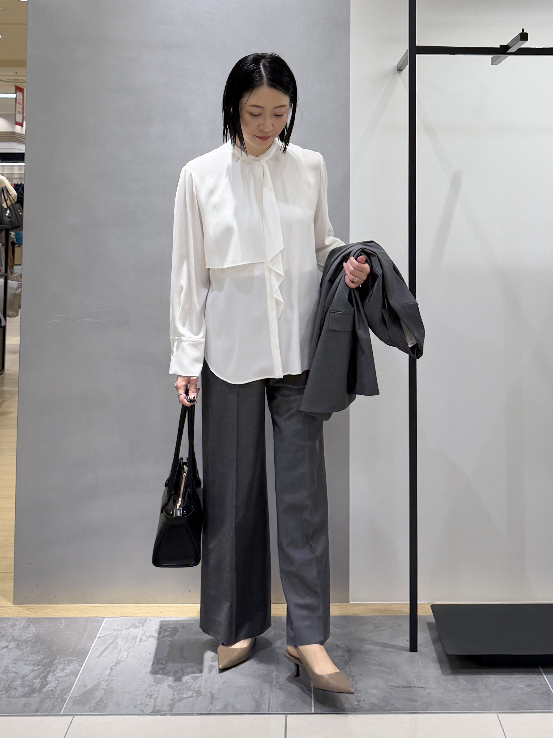 shihoさんの「INDIVI｜【日本製／華やか】フリルデザインブラウス」を使ったコーディネート