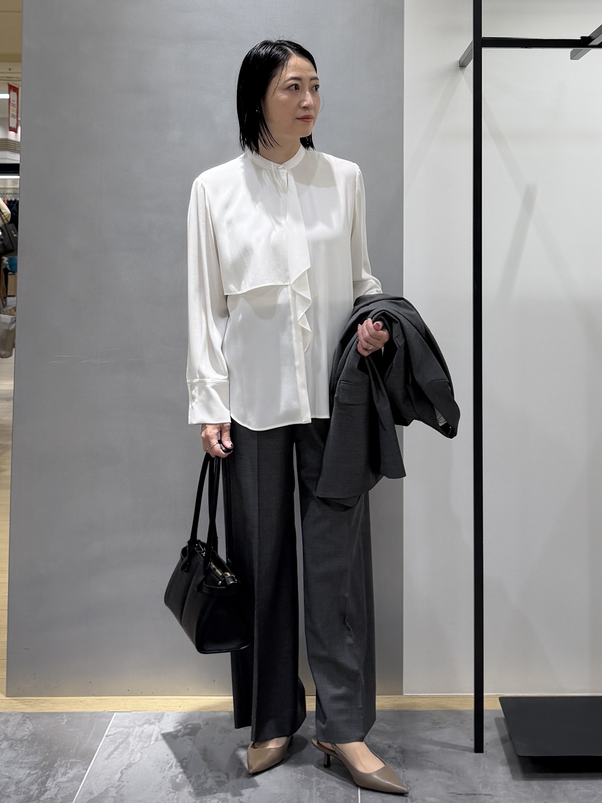 shihoさんの「INDIVI｜【日本製／華やか】フリルデザインブラウス」を使ったコーディネート