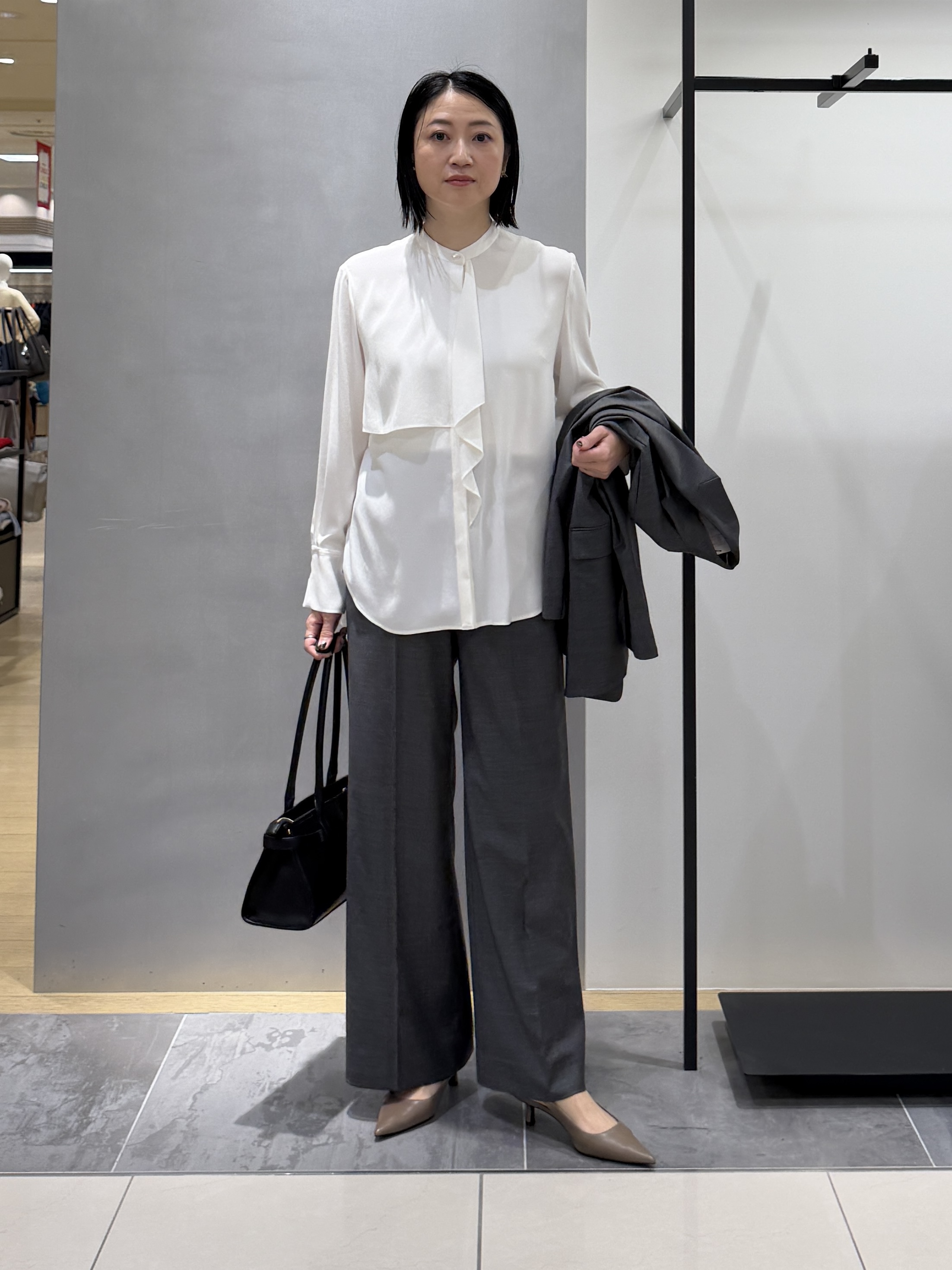 shihoさんの「INDIVI｜【日本製／華やか】フリルデザインブラウス」を使ったコーディネート