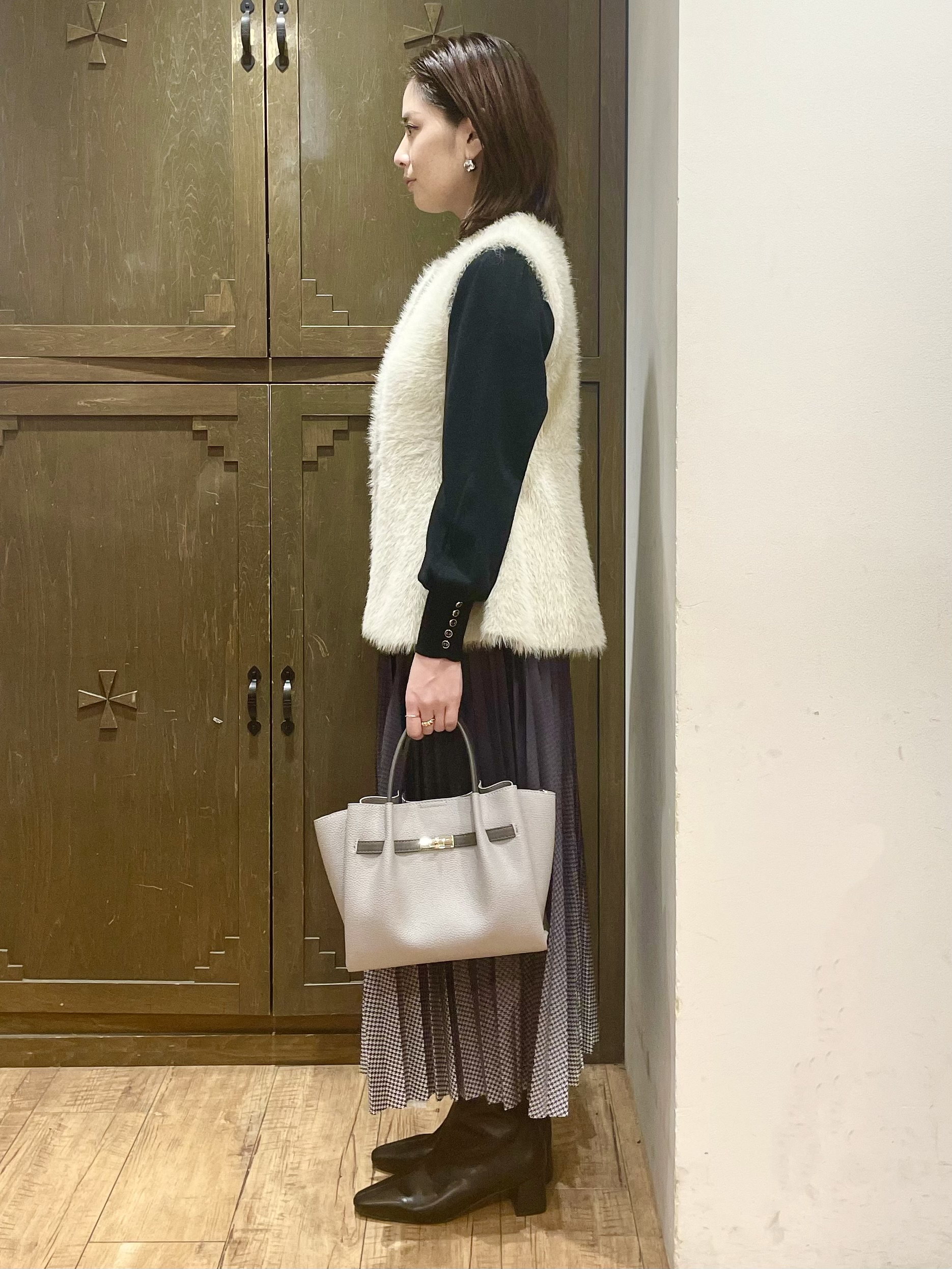 yさんの「index｜フェザーニットペプラムジレ【洗濯機OK】」を使ったコーディネート