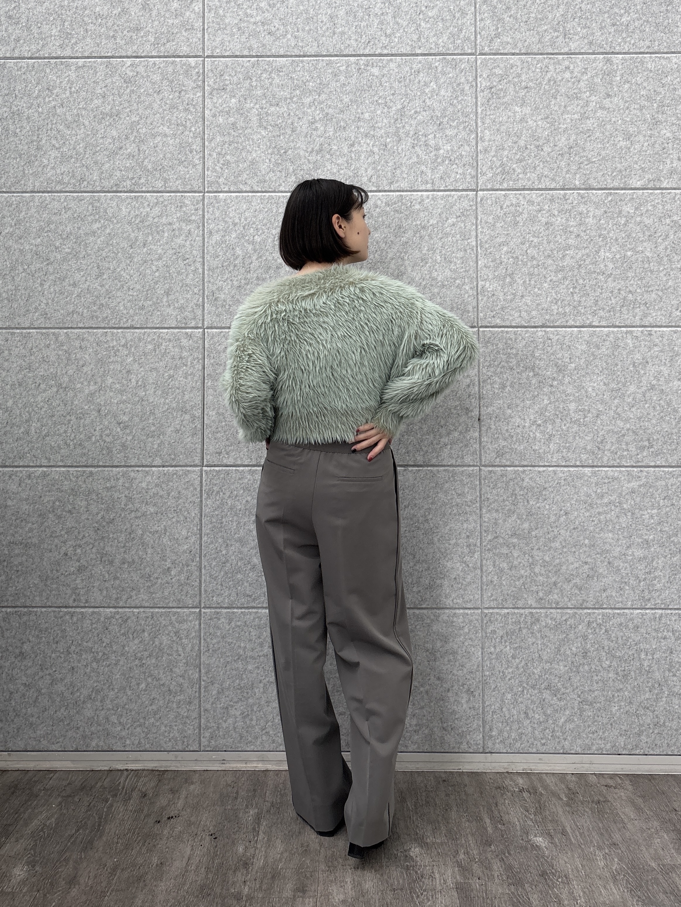 ayanoさんの「INDIVI｜フェザーニットオフショルプルオーバー」を使ったコーディネート