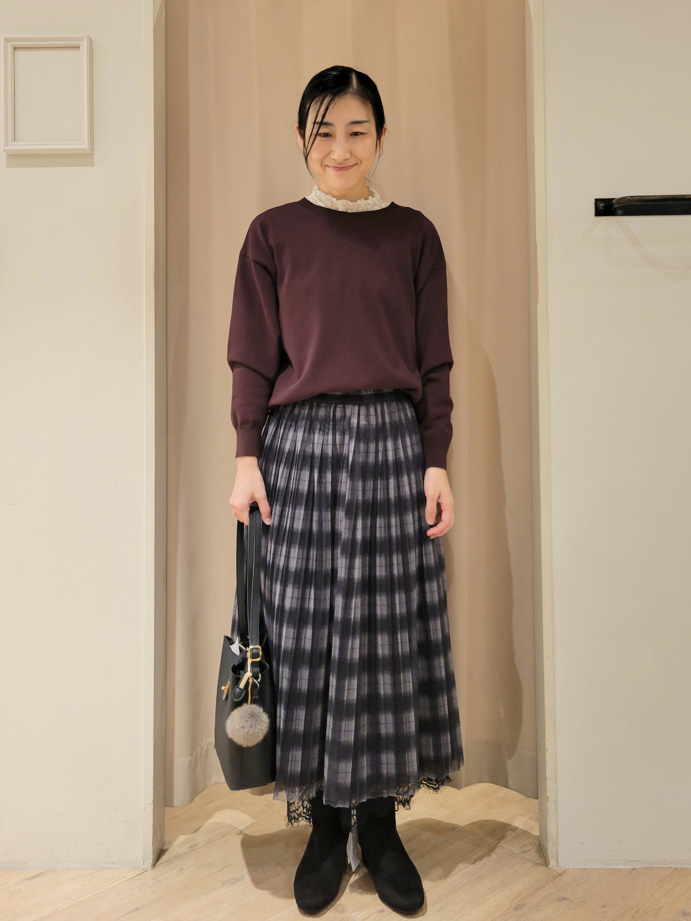 いそさんの「grove｜【前後2WAY】さりげなく、上品にきらめく ニットカーディガン」を使ったコーディネート