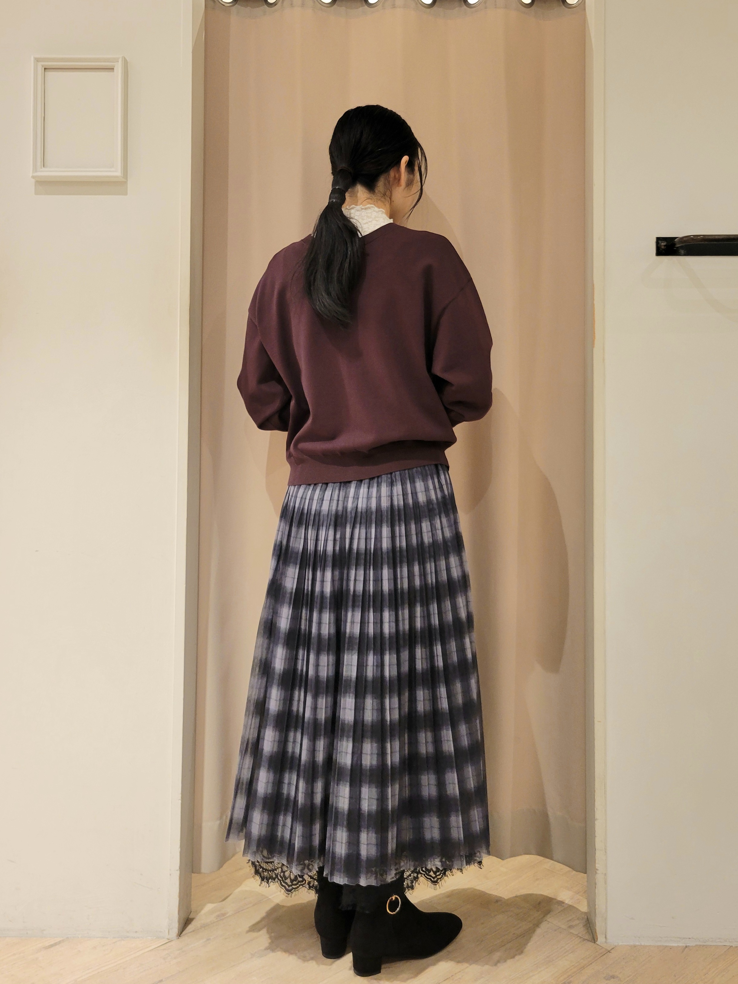 いそさんの「grove｜【前後2WAY】さりげなく、上品にきらめく ニットカーディガン」を使ったコーディネート