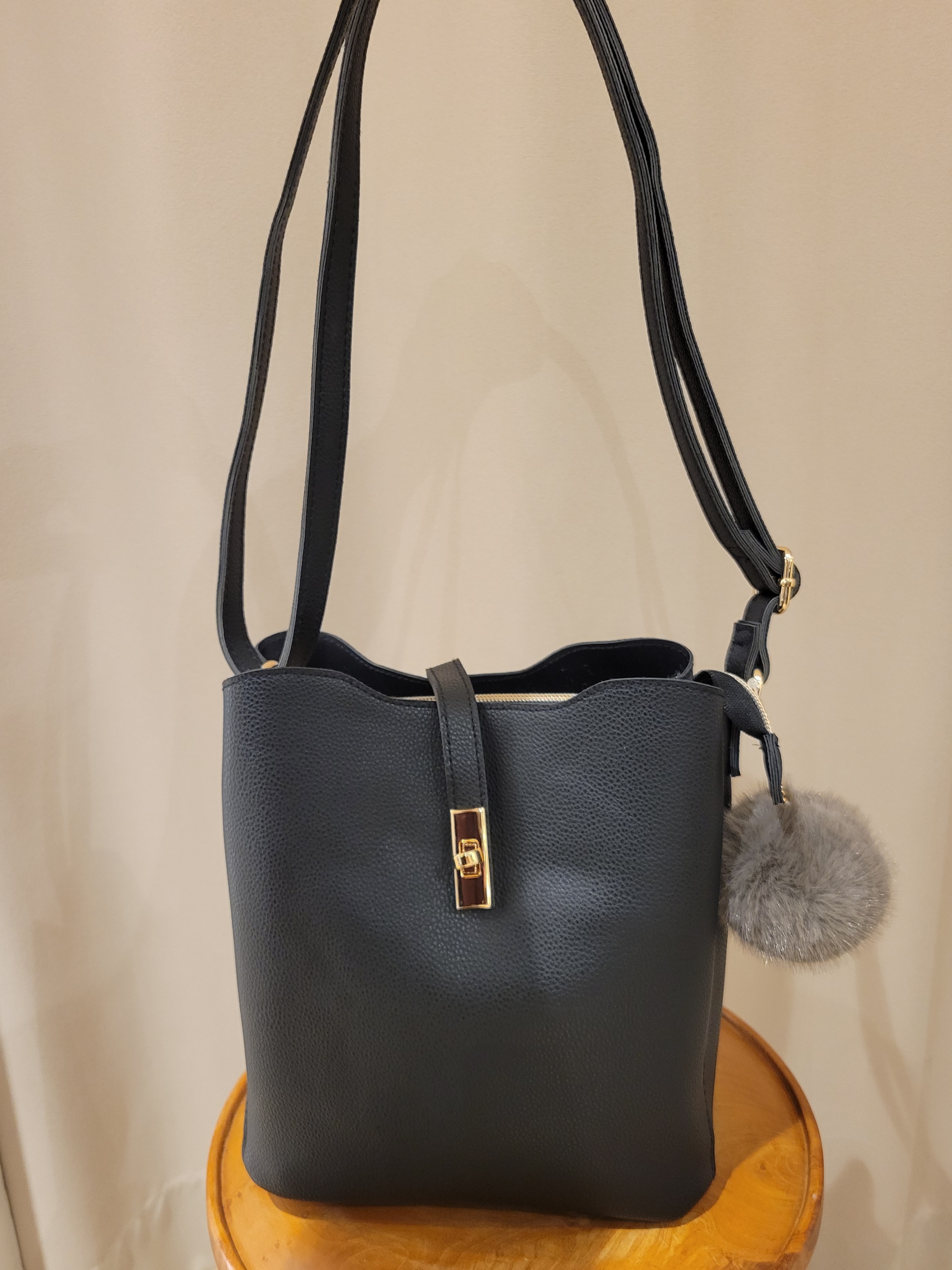 いそさんの「grove｜【前後2WAY】さりげなく、上品にきらめく ニットカーディガン」を使ったコーディネート