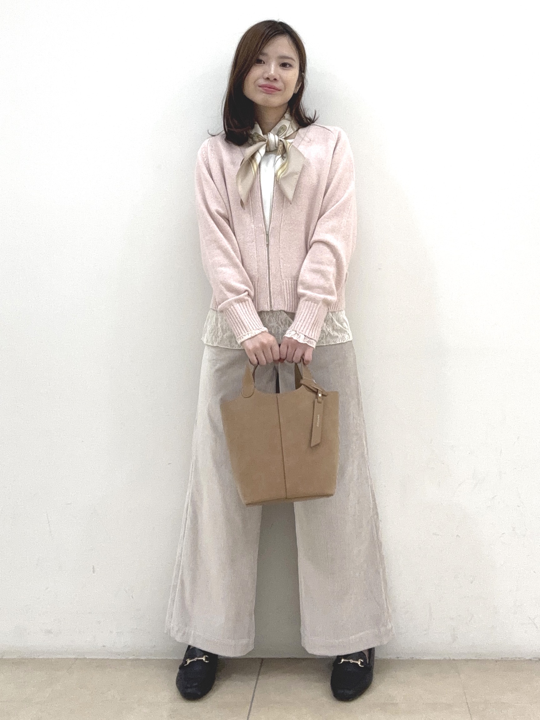 伊藤愛日圭さんの「UNTITLED｜【店頭人気！】杢調ジップカーディガン」を使ったコーディネート