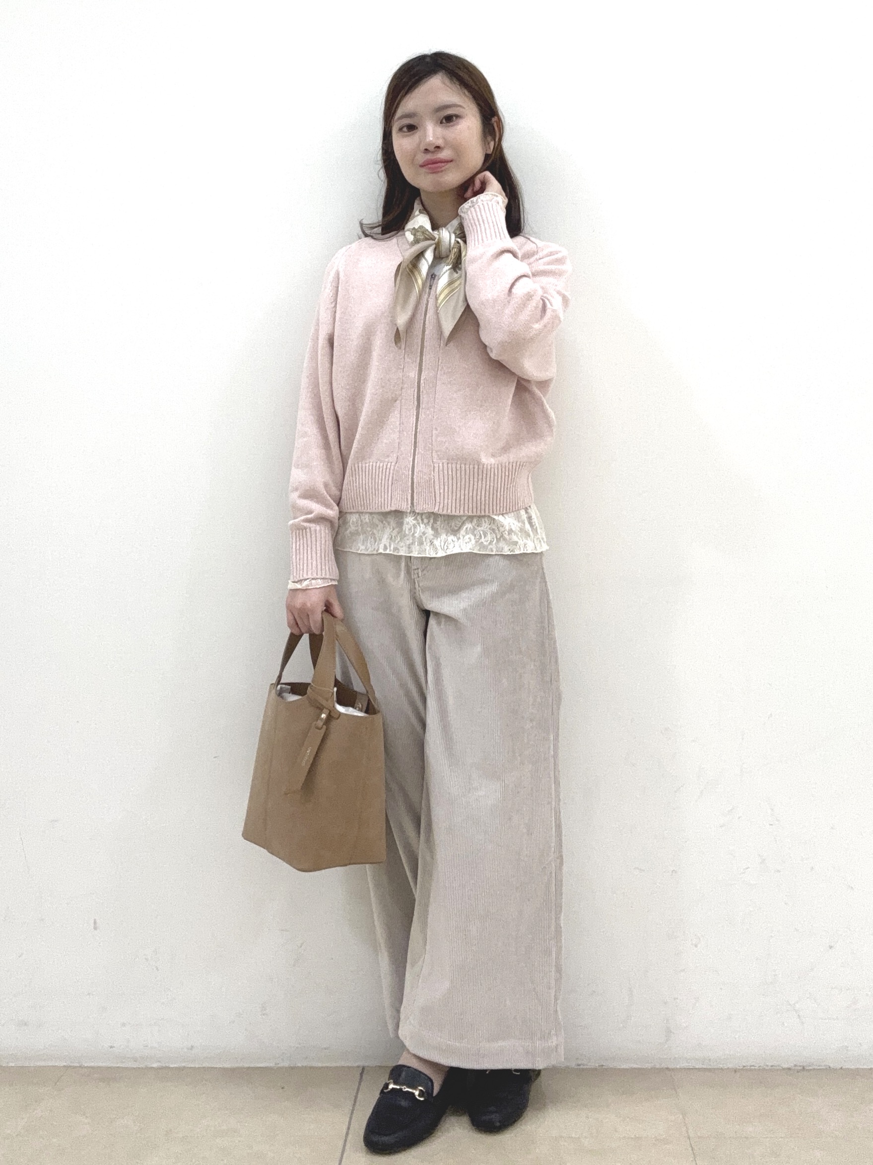 伊藤愛日圭さんの「UNTITLED｜【店頭人気！】杢調ジップカーディガン」を使ったコーディネート