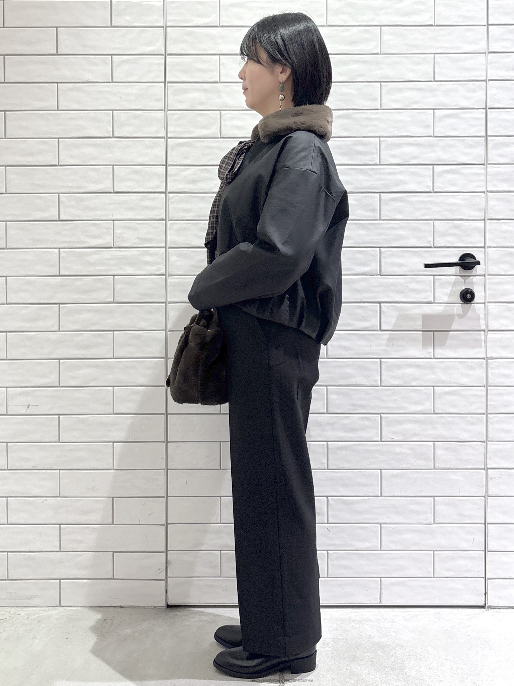 ayumiさんの「OPAQUE.CLIP｜フェイクファー衿付き マットレザー調ブルゾン【洗える】」を使ったコーディネート