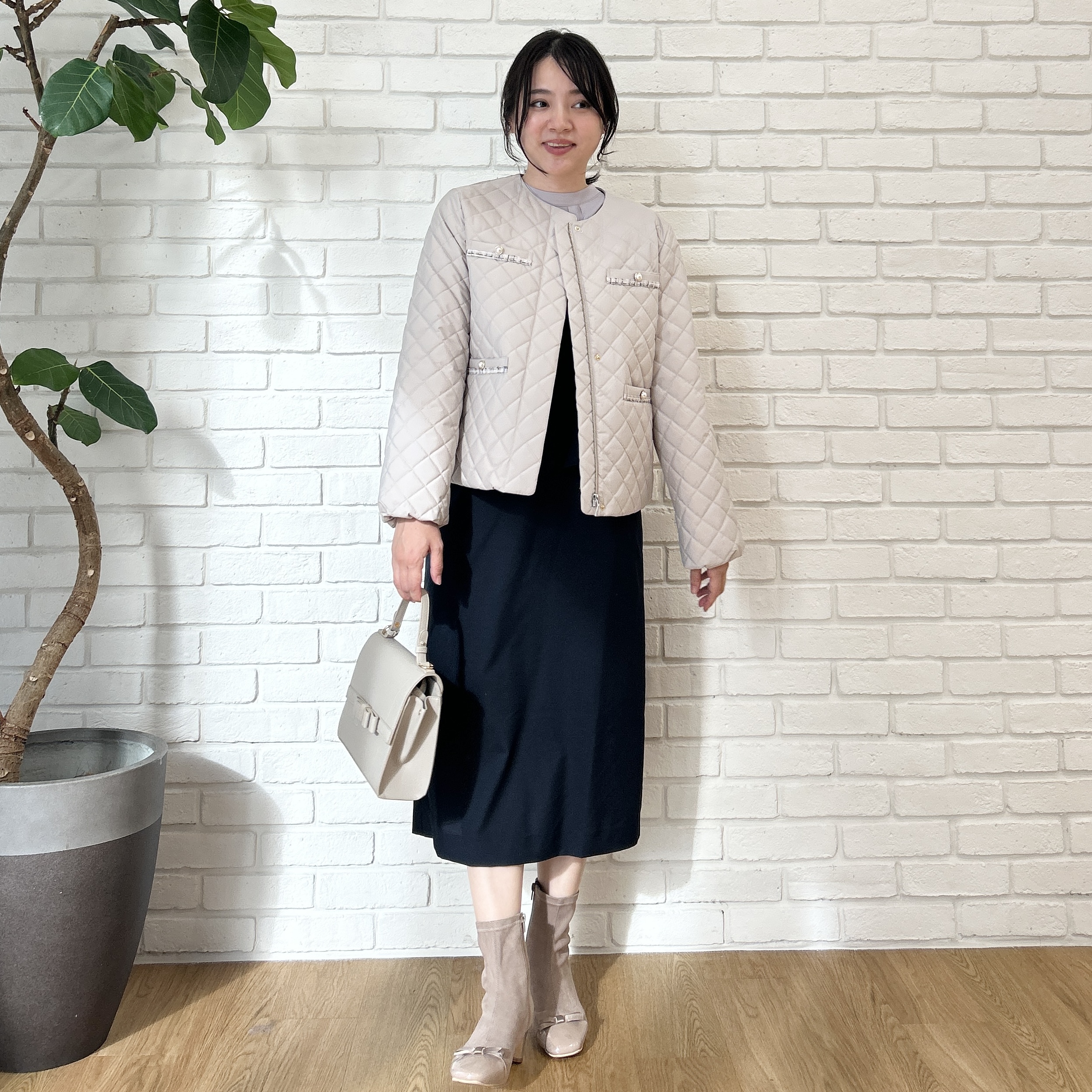 shinoさんの「Couture brooch｜【一枚で品よく完成】ベアドッキング ペプラムワンピース」を使ったコーディネート