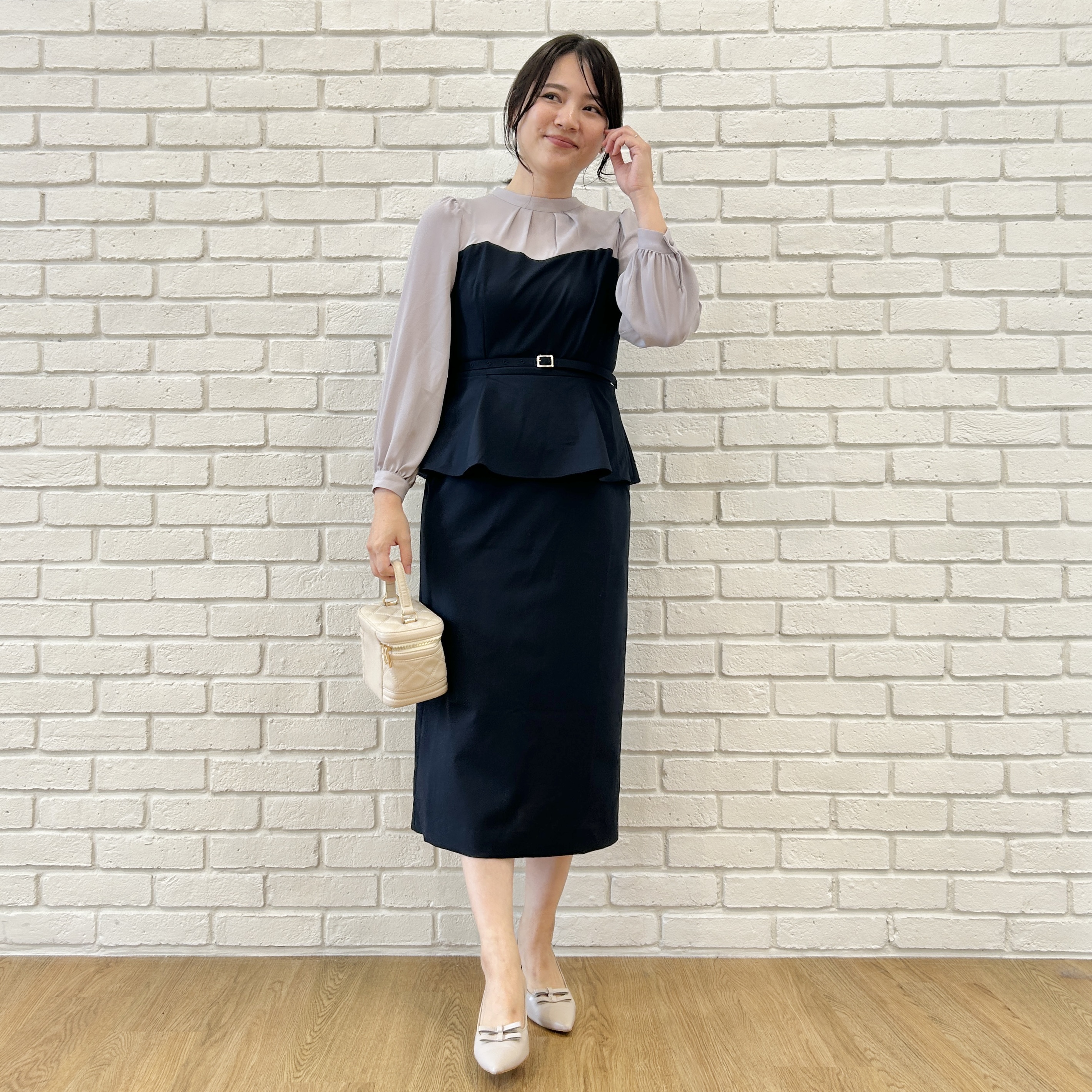 shinoさんの「Couture brooch｜【一枚で品よく完成】ベアドッキング ペプラムワンピース」を使ったコーディネート
