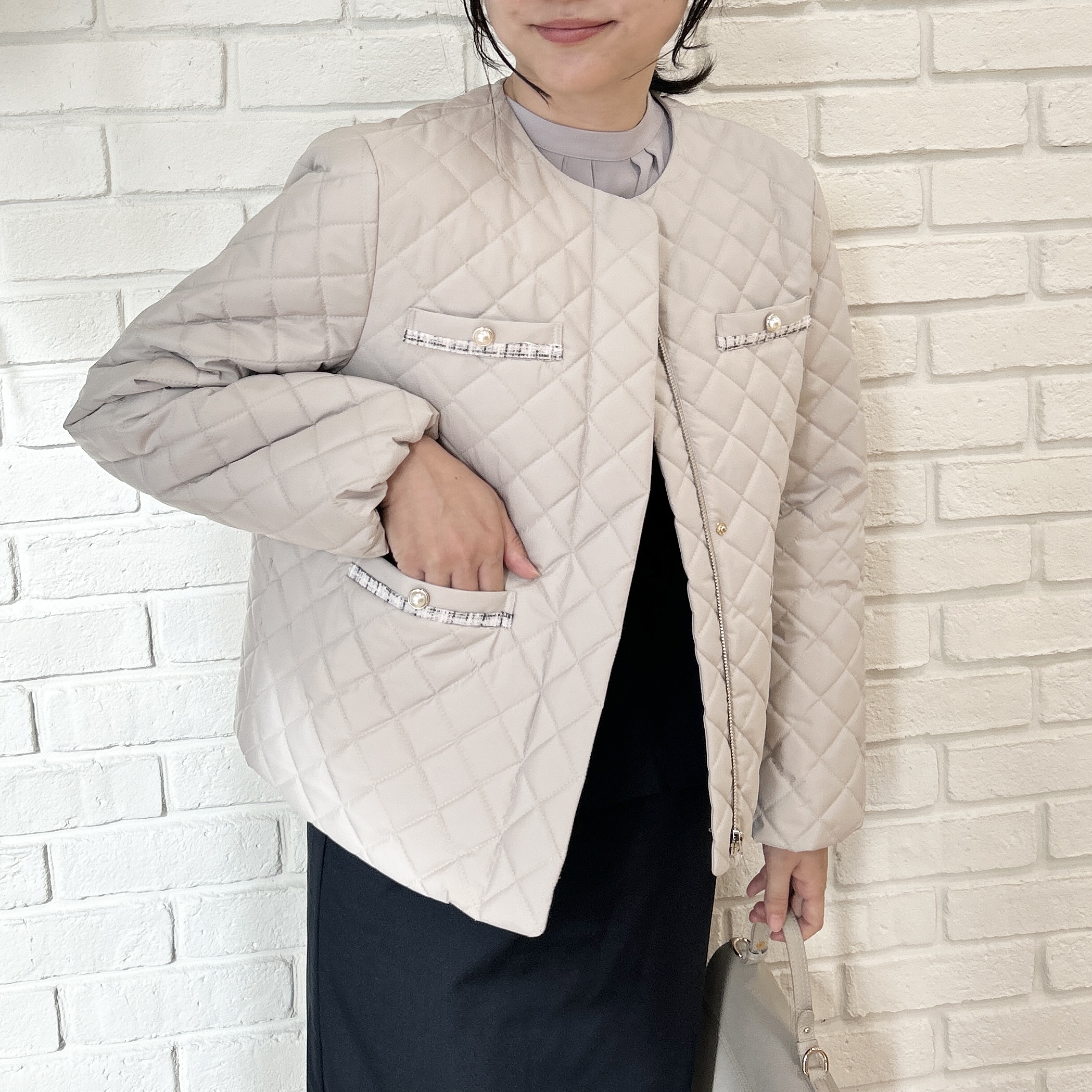 shinoさんの「Couture brooch｜【一枚で品よく完成】ベアドッキング ペプラムワンピース」を使ったコーディネート