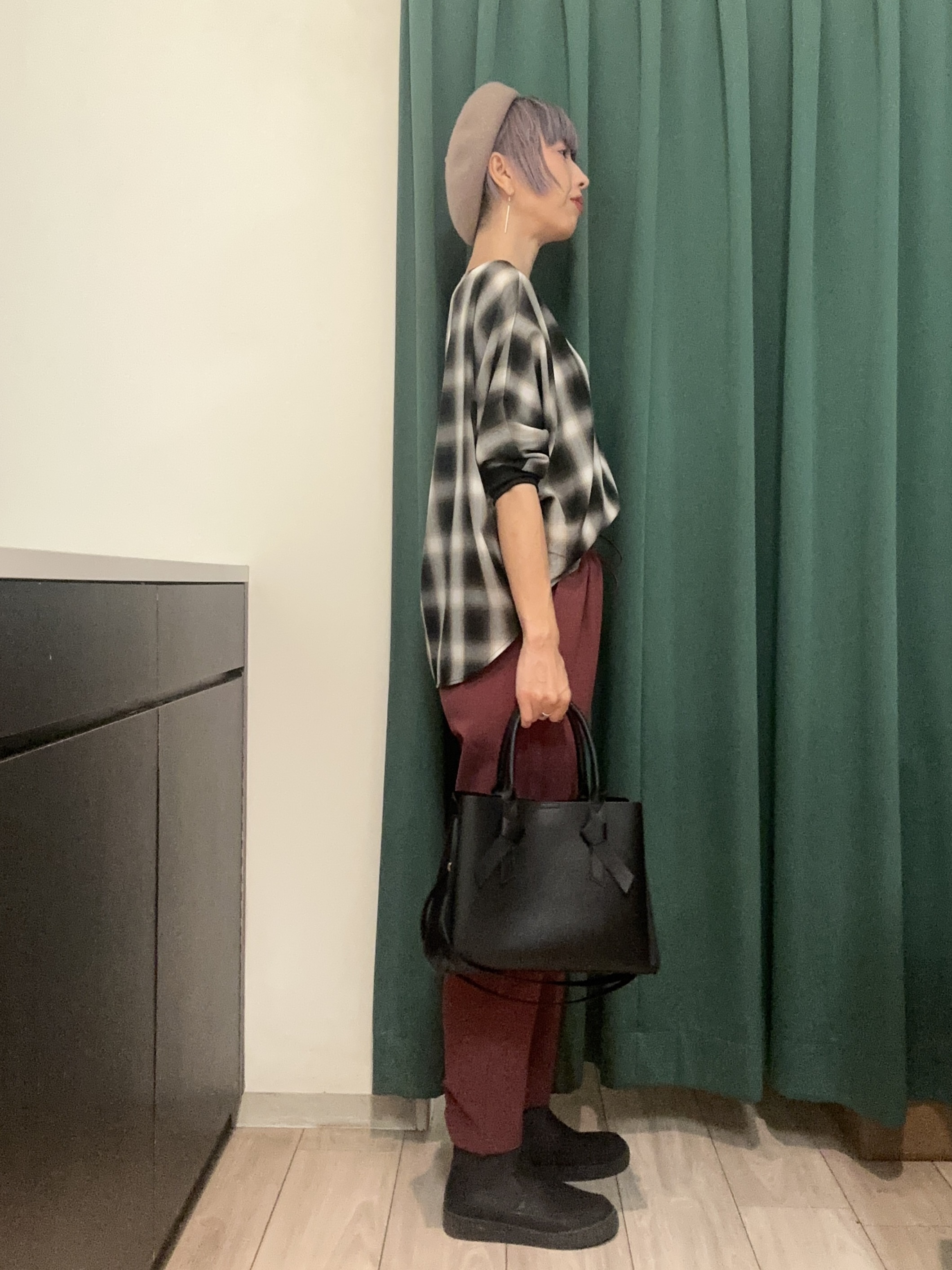 えまんさんの「SHOO･LA･RUE｜【着丈選べる/洗濯後しわになりにくい】インせず着られる ドルマンブラウス」を使ったコーディネート