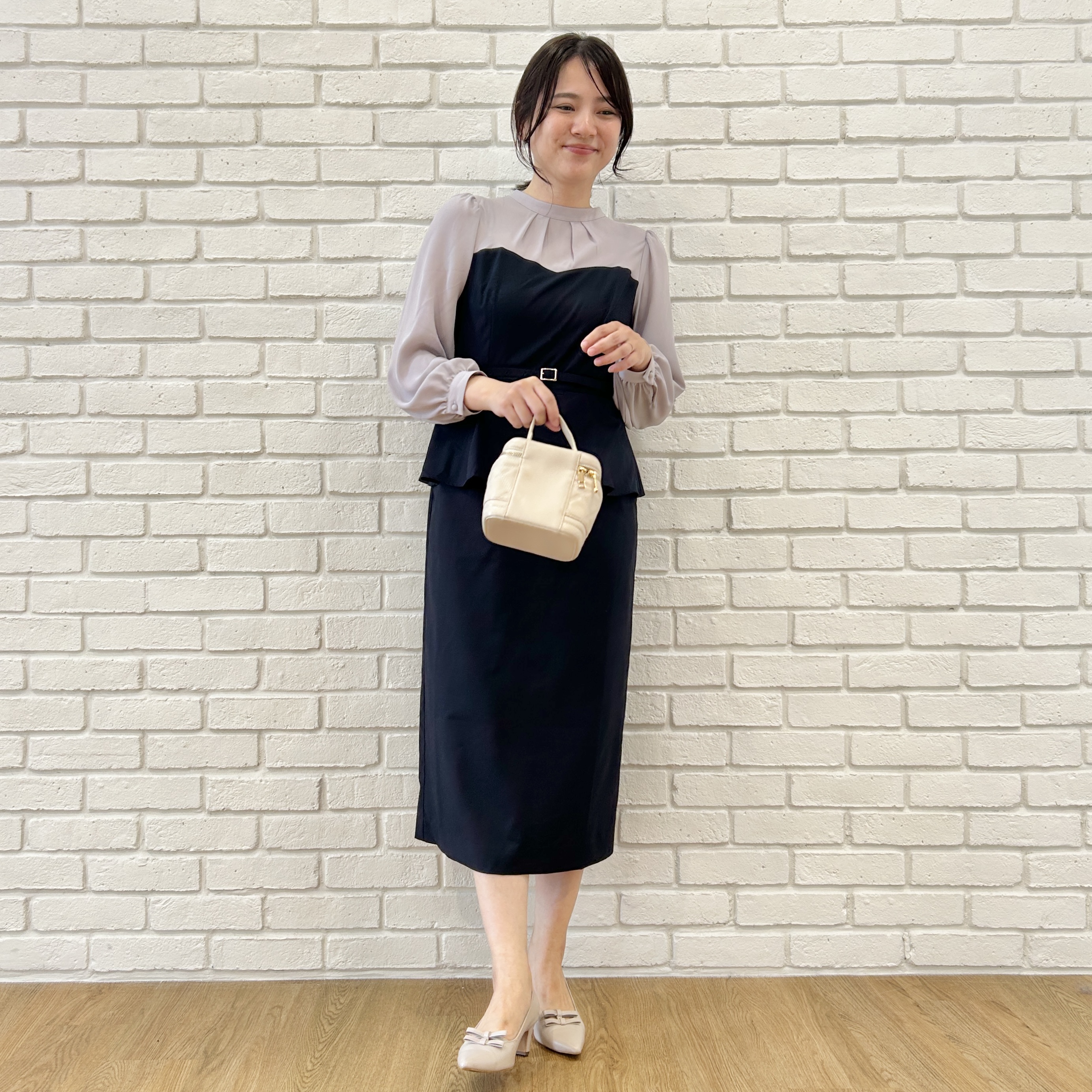 shinoさんの「Couture brooch｜【一枚で品よく完成】ベアドッキング ペプラムワンピース」を使ったコーディネート