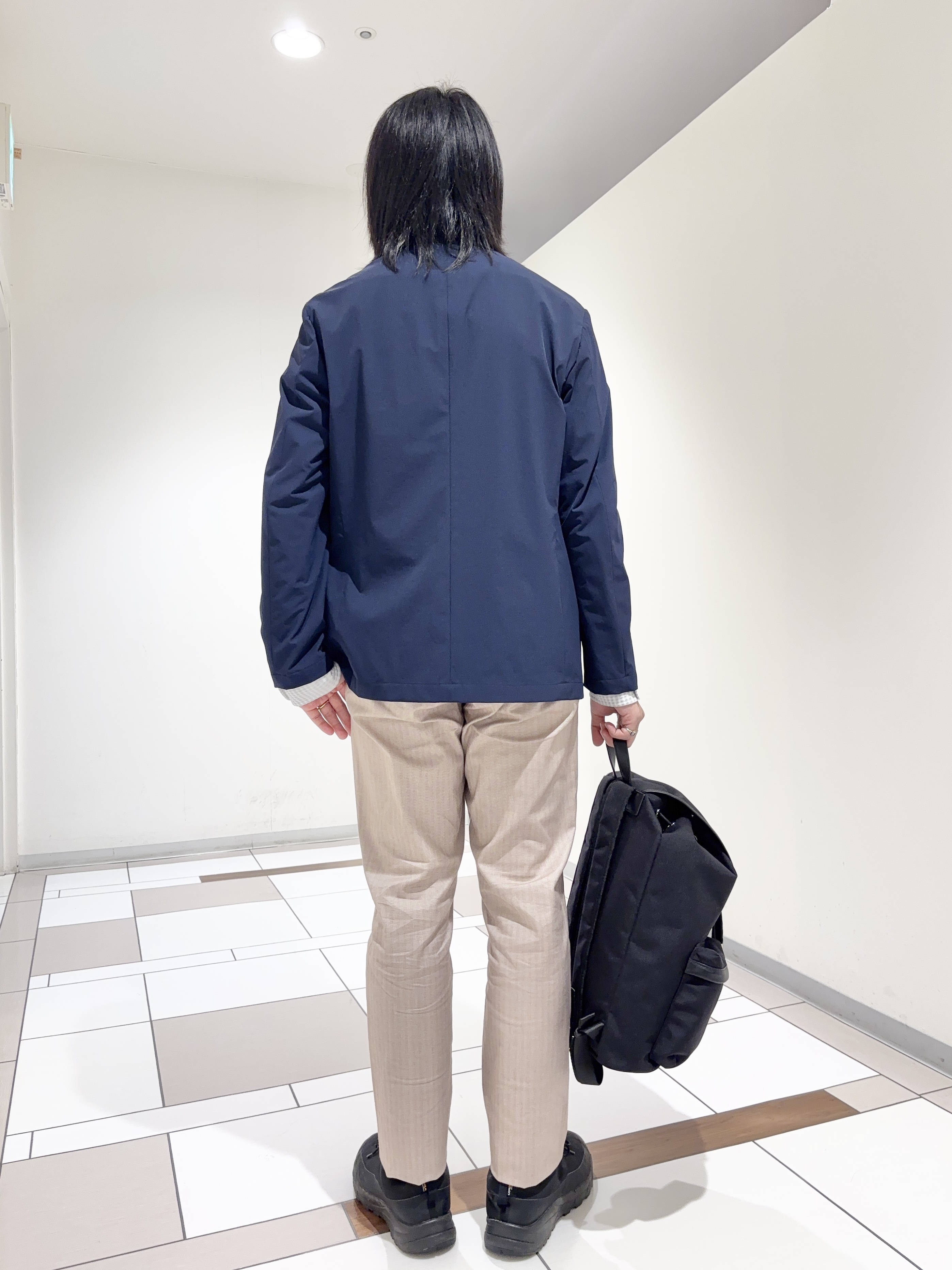 及川さんの「TAKEO KIKUCHI｜3Dナイロンストレッチ ジャケット」を使ったコーディネート