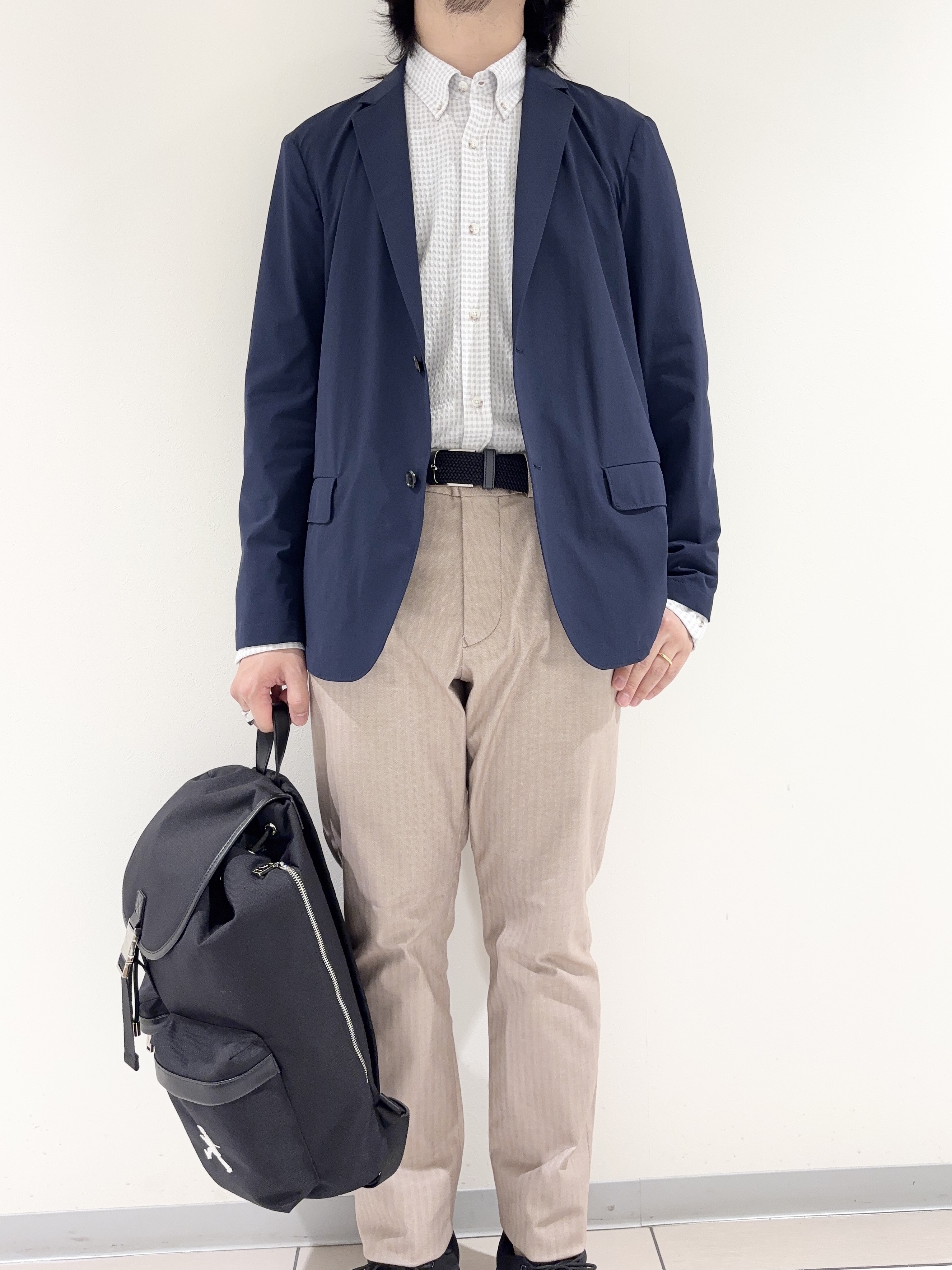 及川さんの「TAKEO KIKUCHI｜3Dナイロンストレッチ ジャケット」を使ったコーディネート
