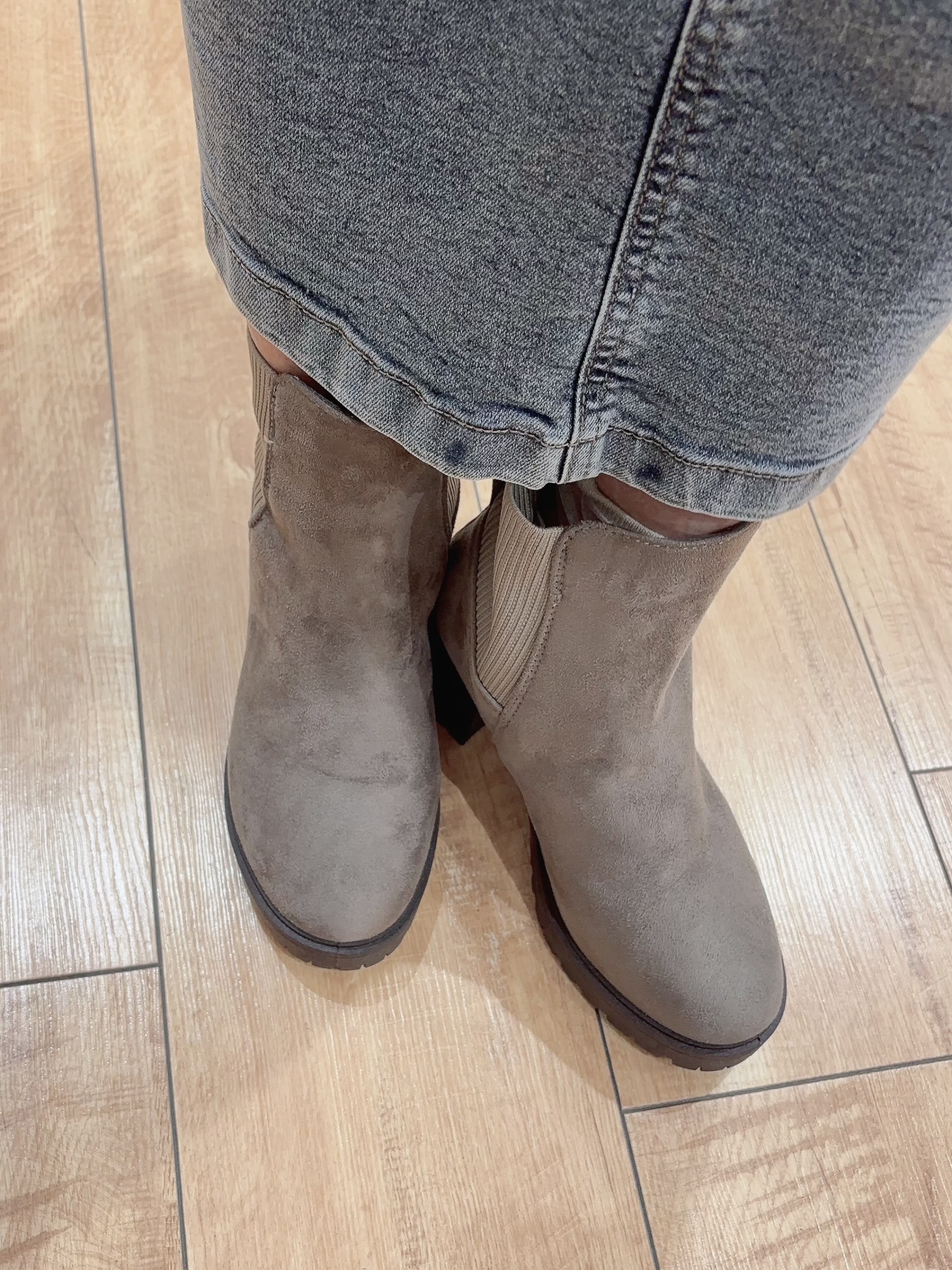 aaamiさんの「SHOO･LA･RUE｜【洗濯後しわになりにくい/S-LL】こなれ見え ゆるっと キーネック金ボタンポケットシャツ」を使ったコーディネート