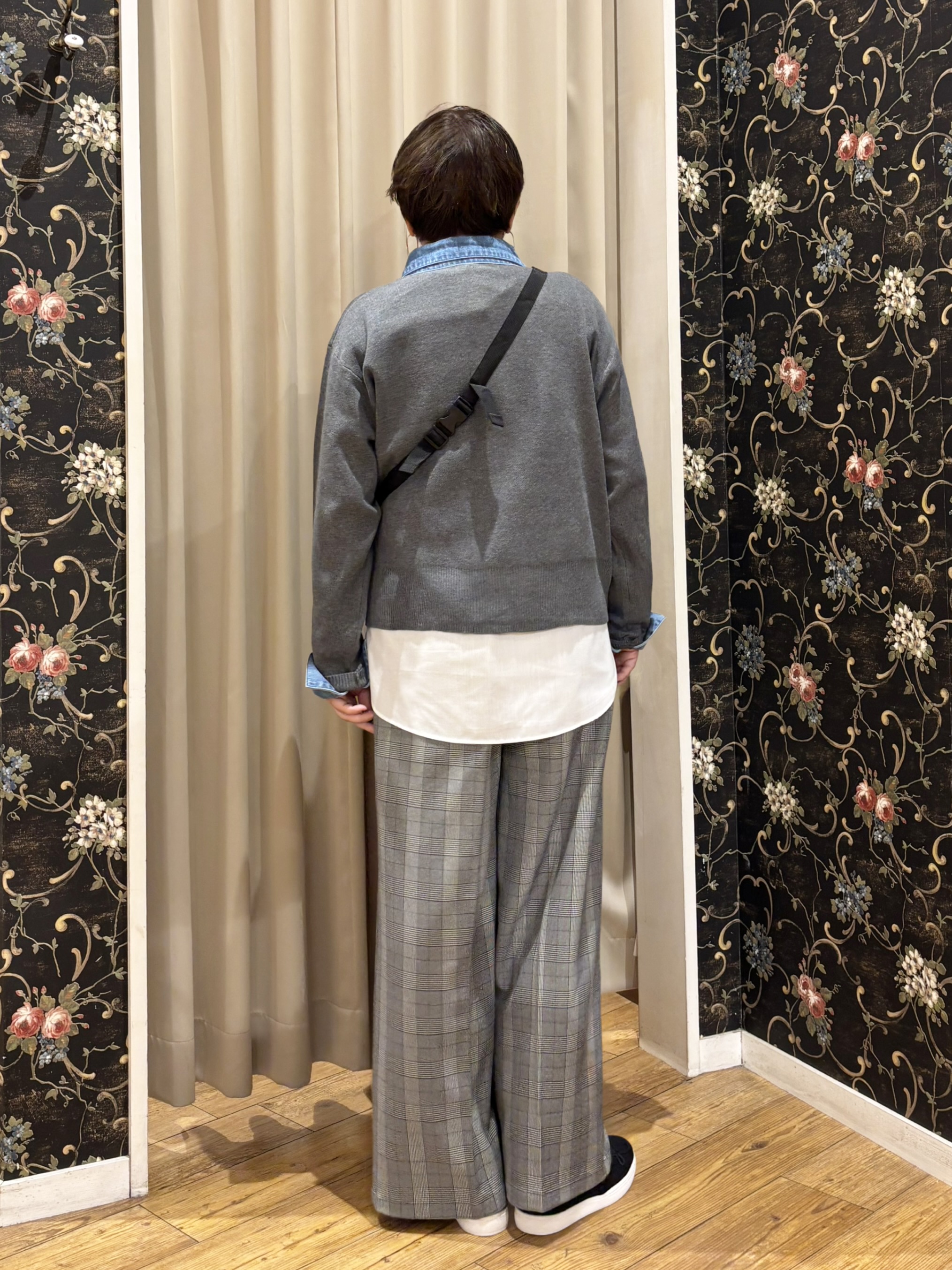 たみさんの「SHOO･LA･RUE｜【S-LL/洗濯機可】デニム／チェック切替でこなれ見え 金ボタンニットカーディガン」を使ったコーディネート