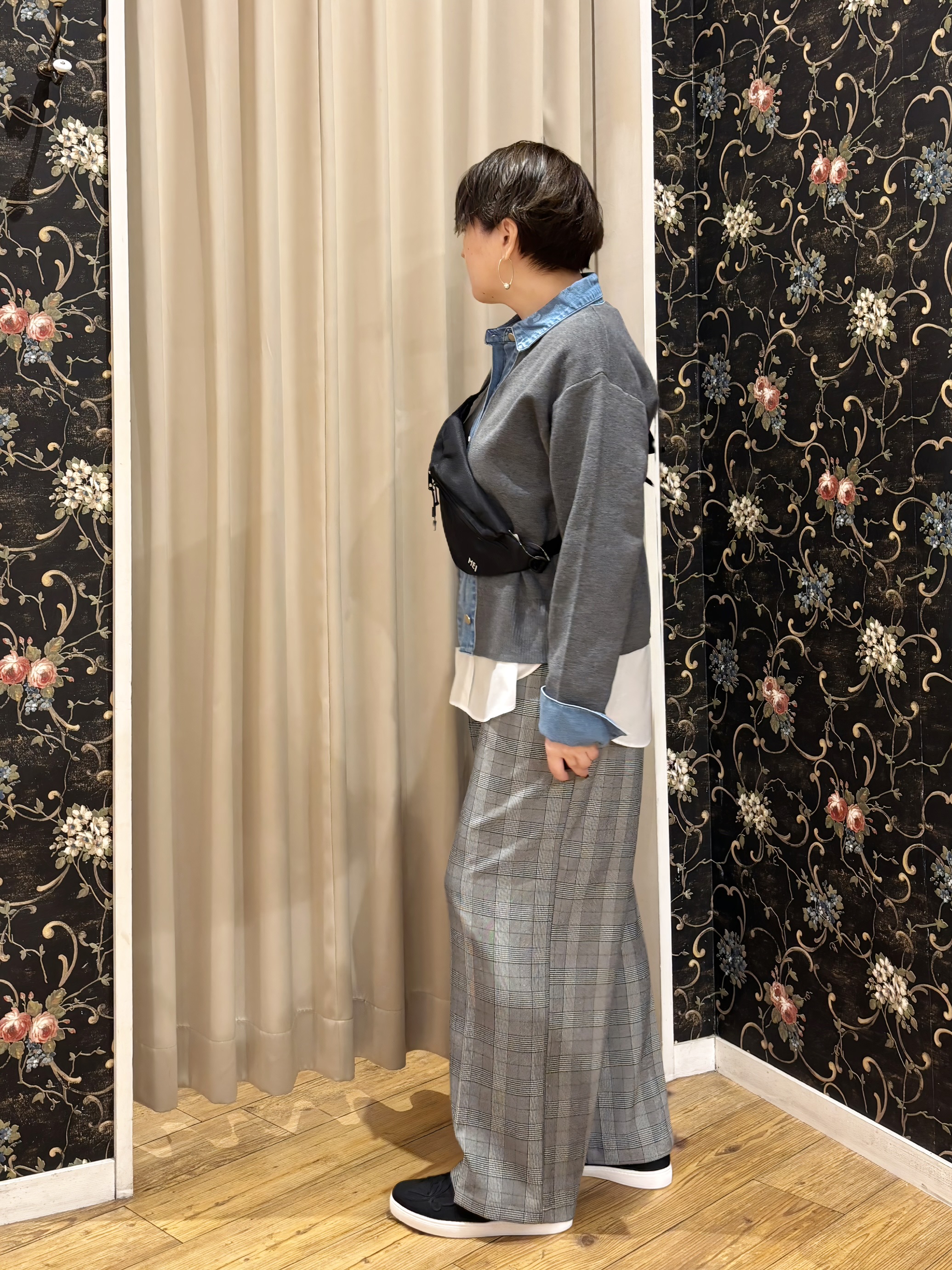 たみさんの「SHOO･LA･RUE｜【S-LL/洗濯機可】デニム／チェック切替でこなれ見え 金ボタンニットカーディガン」を使ったコーディネート