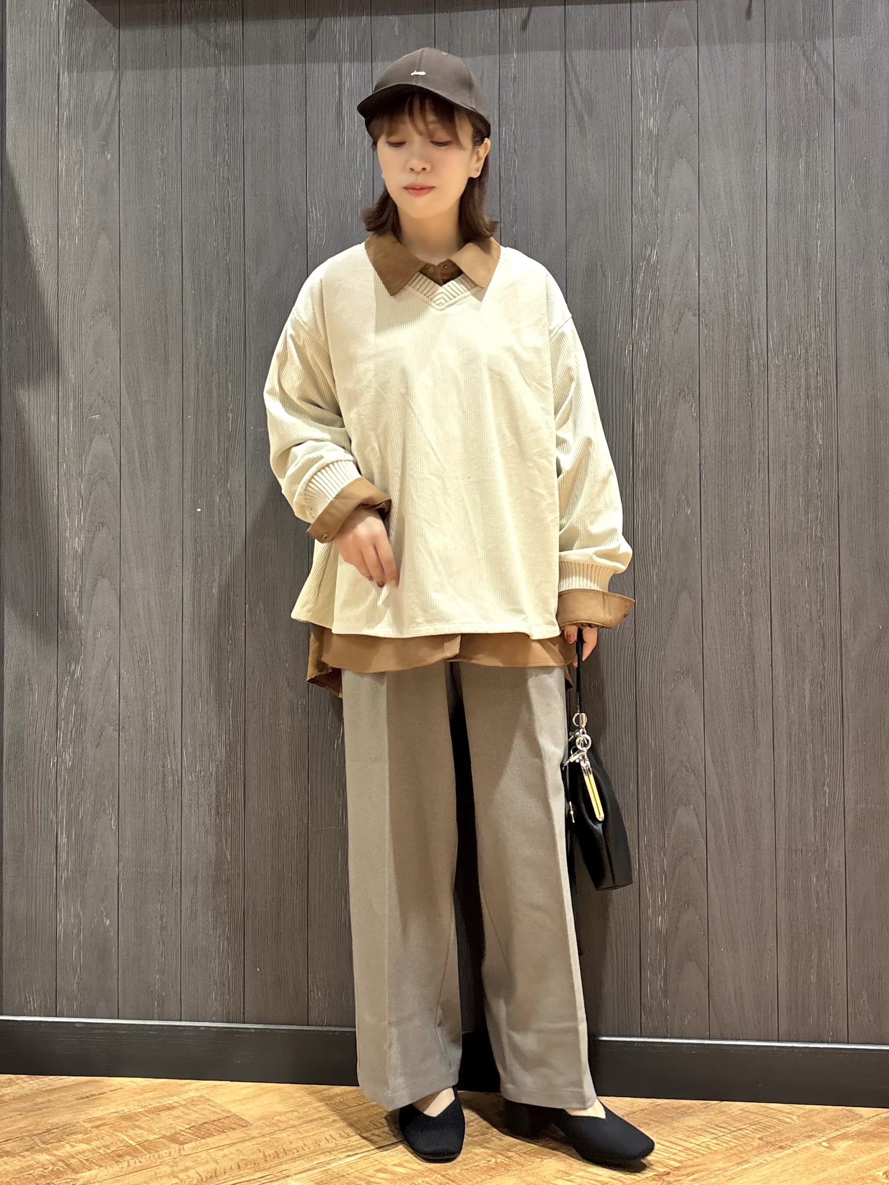meiさんの「SHOO･LA･RUE｜【S-LL/洗濯機可/前後2WAY】大人上品にきまる コーデュロイトップス」を使ったコーディネート