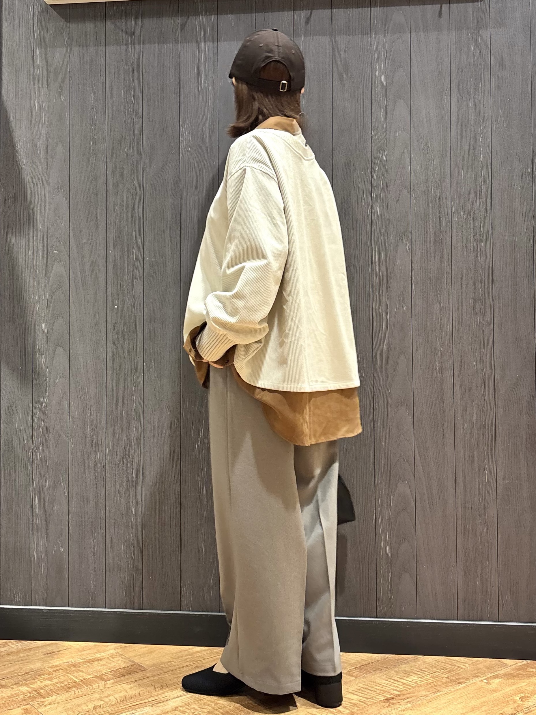 meiさんの「SHOO･LA･RUE｜【S-LL/洗濯機可/前後2WAY】大人上品にきまる コーデュロイトップス」を使ったコーディネート