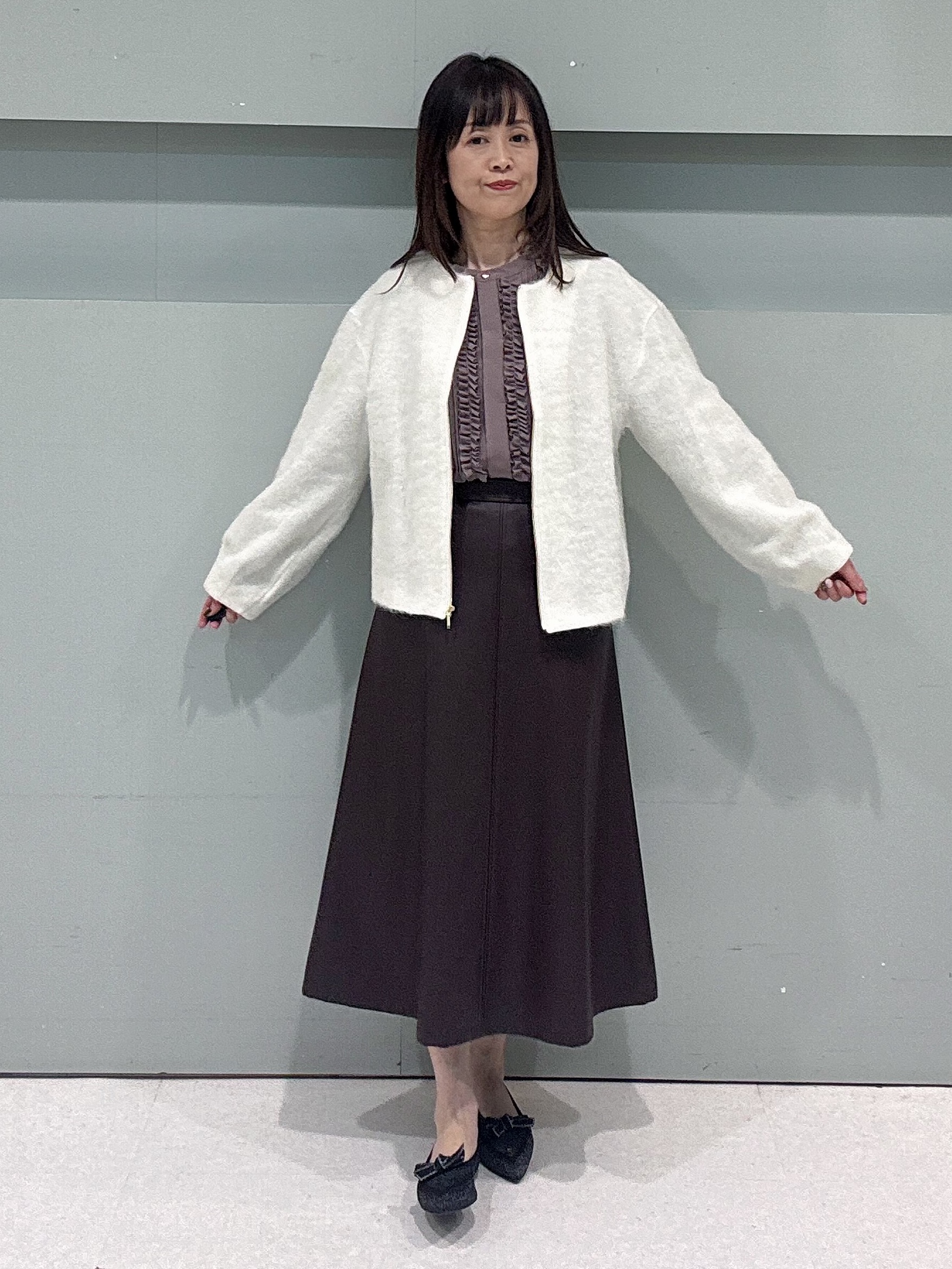 makiさんの「UNTITLED｜【軽アウター/秋羽織り】シャギージップカーデ」を使ったコーディネート