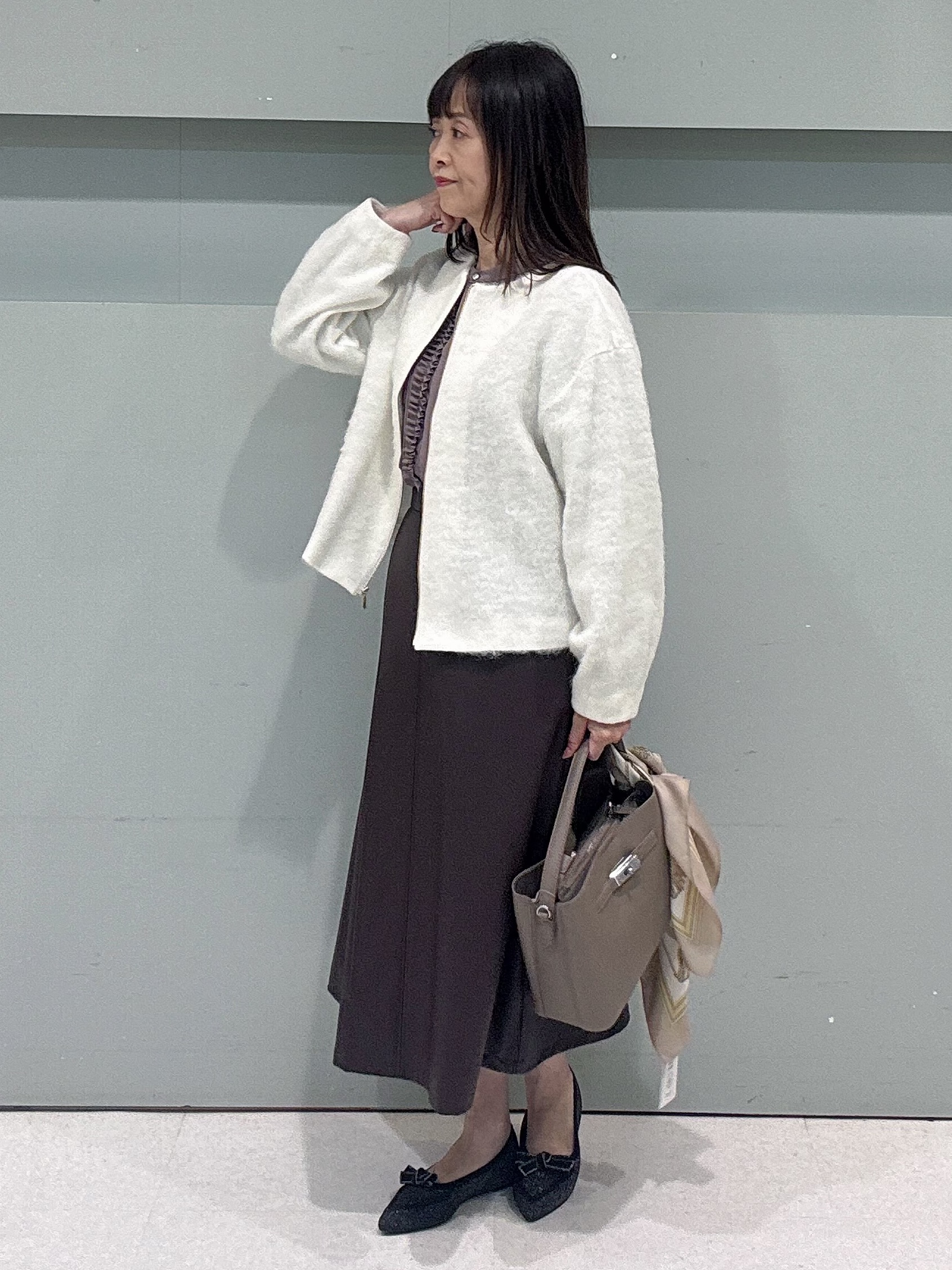 makiさんの「UNTITLED｜【軽アウター/秋羽織り】シャギージップカーデ」を使ったコーディネート