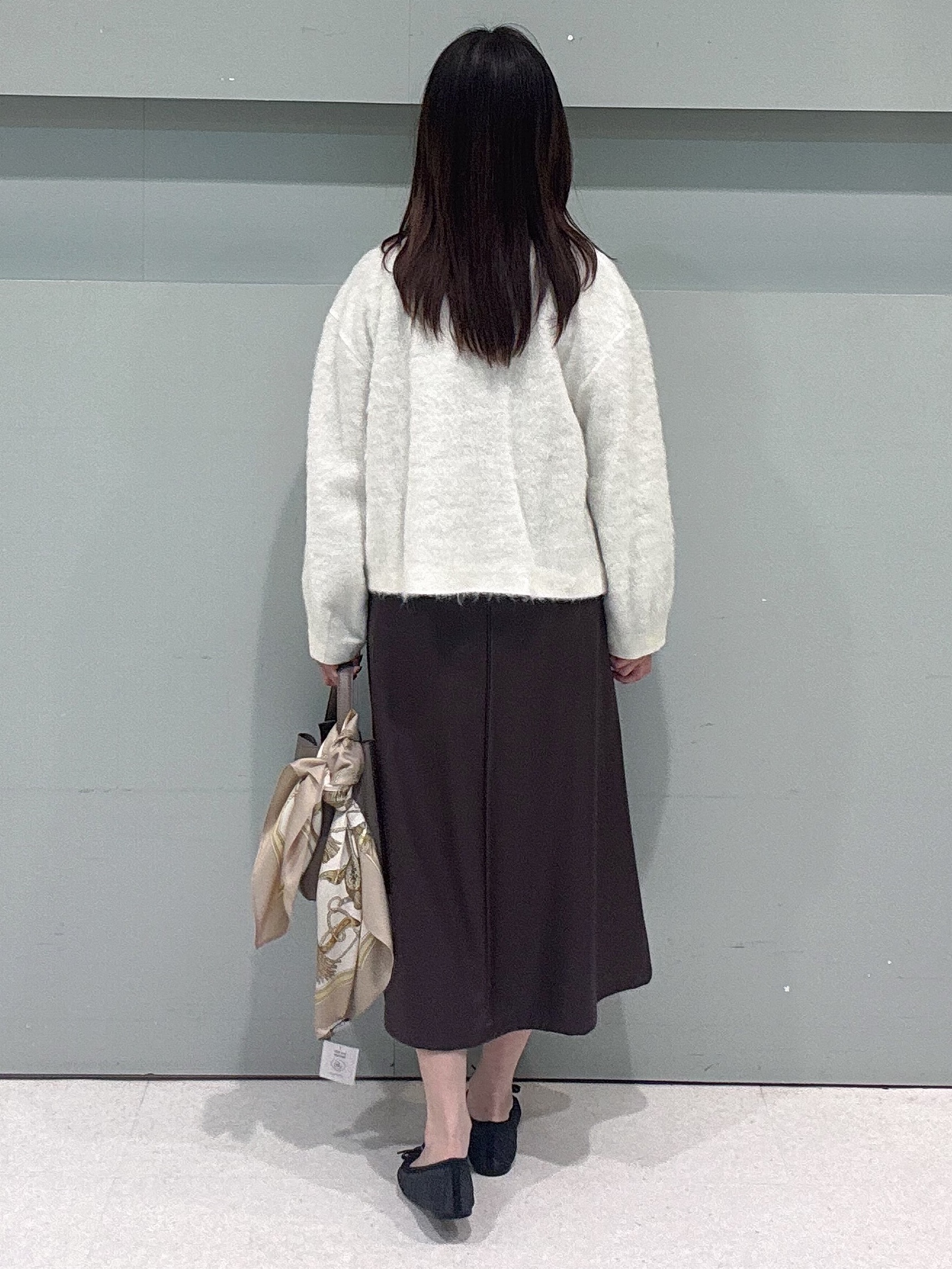 makiさんの「UNTITLED｜【軽アウター/秋羽織り】シャギージップカーデ」を使ったコーディネート