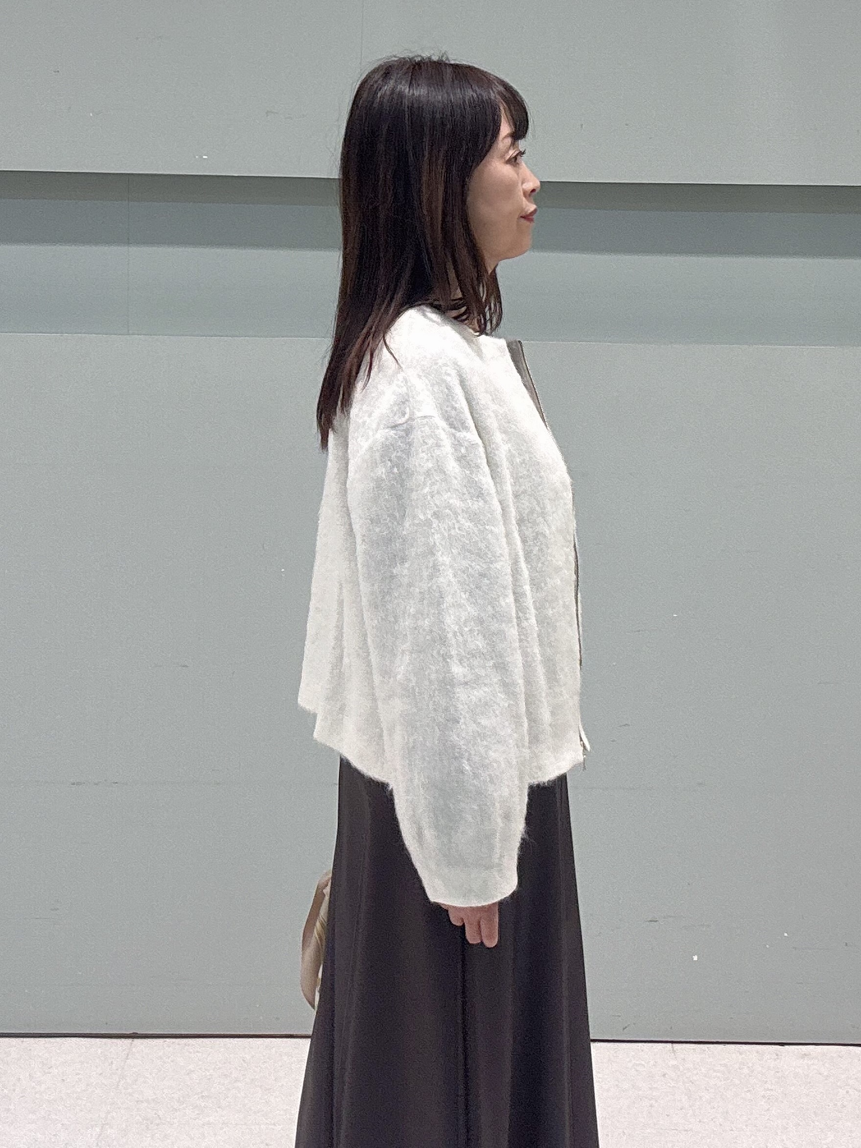 makiさんの「UNTITLED｜【軽アウター/秋羽織り】シャギージップカーデ」を使ったコーディネート