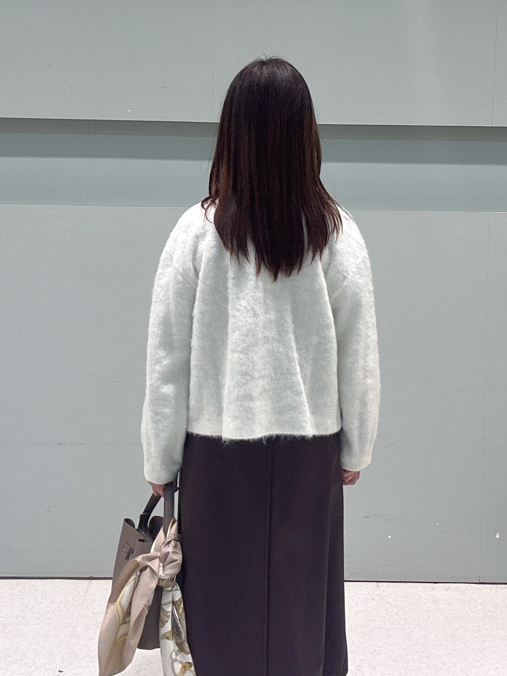 makiさんの「UNTITLED｜【軽アウター/秋羽織り】シャギージップカーデ」を使ったコーディネート